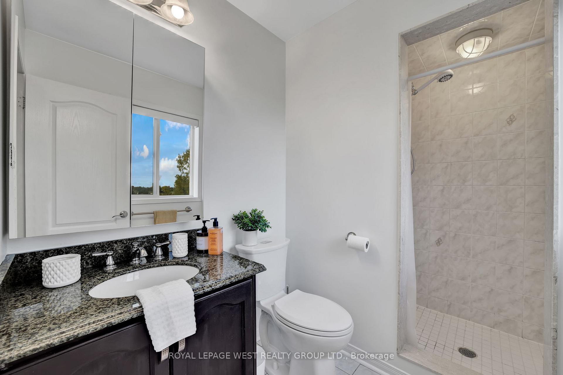 Photo 11 of 272 Wildberry Crescent, Vaughan, Vellore Village — HOMEH