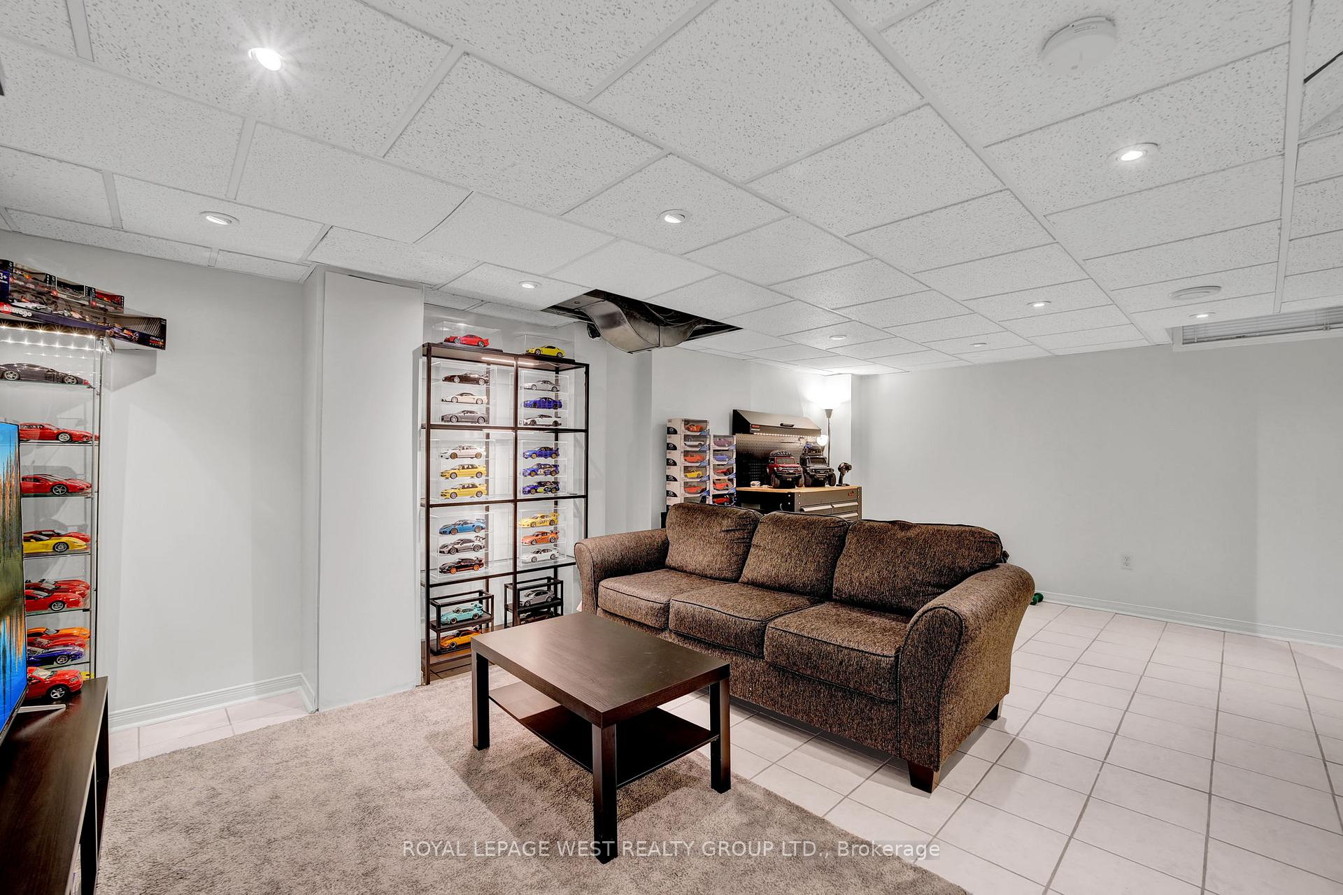 Photo 12 of 272 Wildberry Crescent, Vaughan, Vellore Village — HOMEH