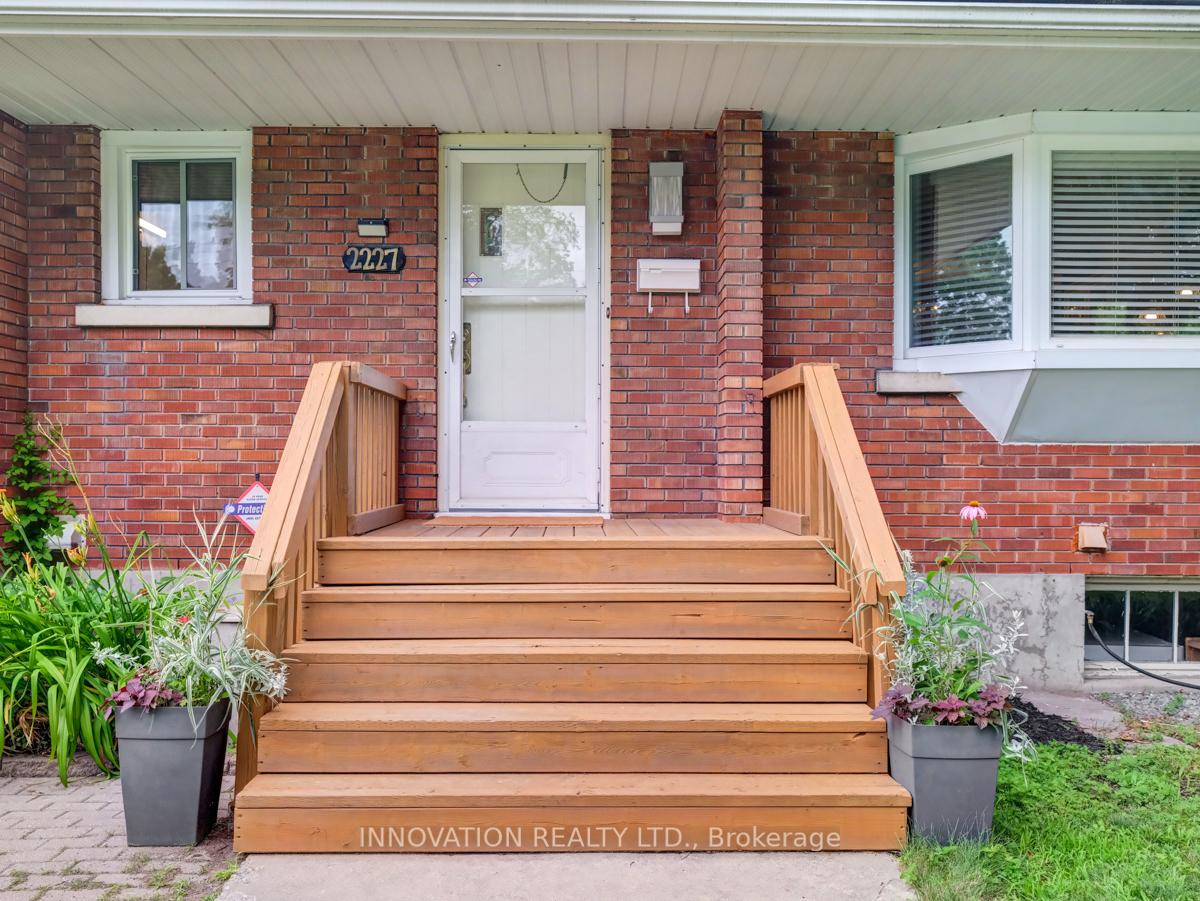 Photo 2 of 2227 Midway Avenue, Ottawa, Woodroffe — HOMEH