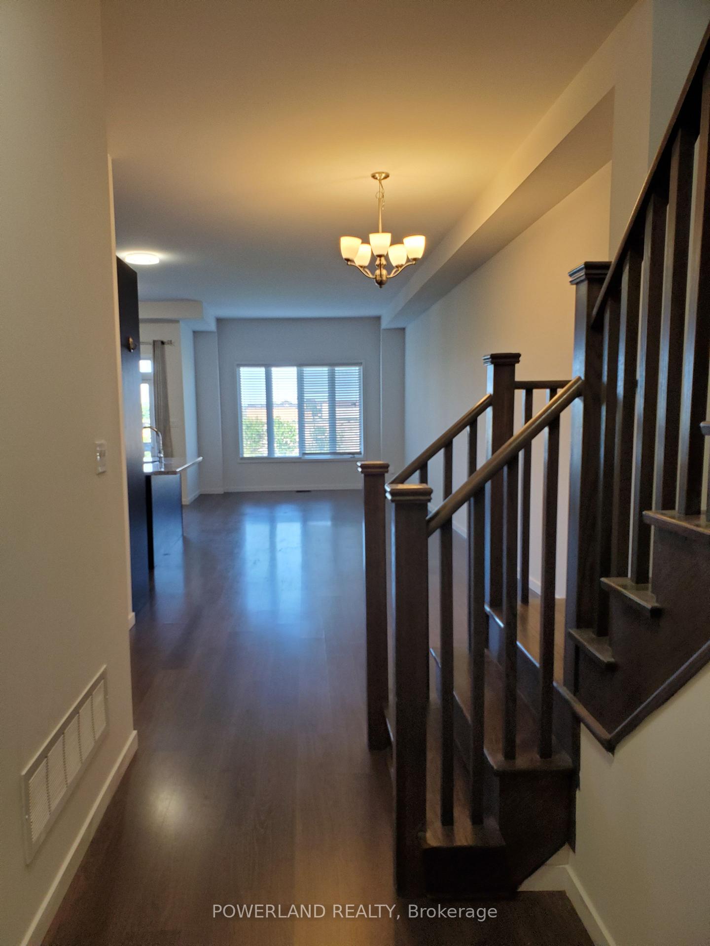 Photo 3 of 358 Elyse Court, Aurora, Bayview Northeast — HOMEH