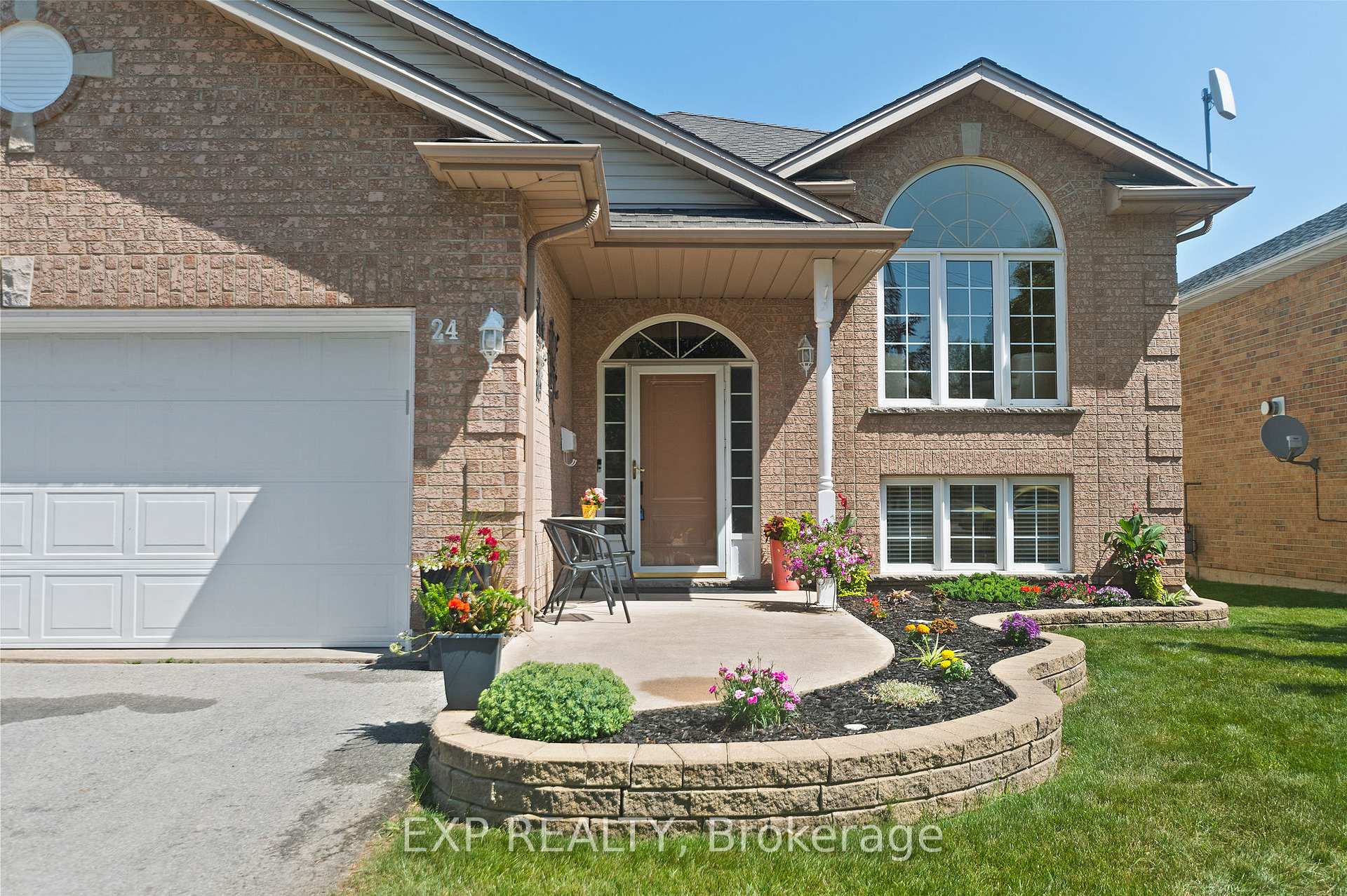 Photo 3 of 24 Quaker Road, Welland, N. Welland — HOMEH