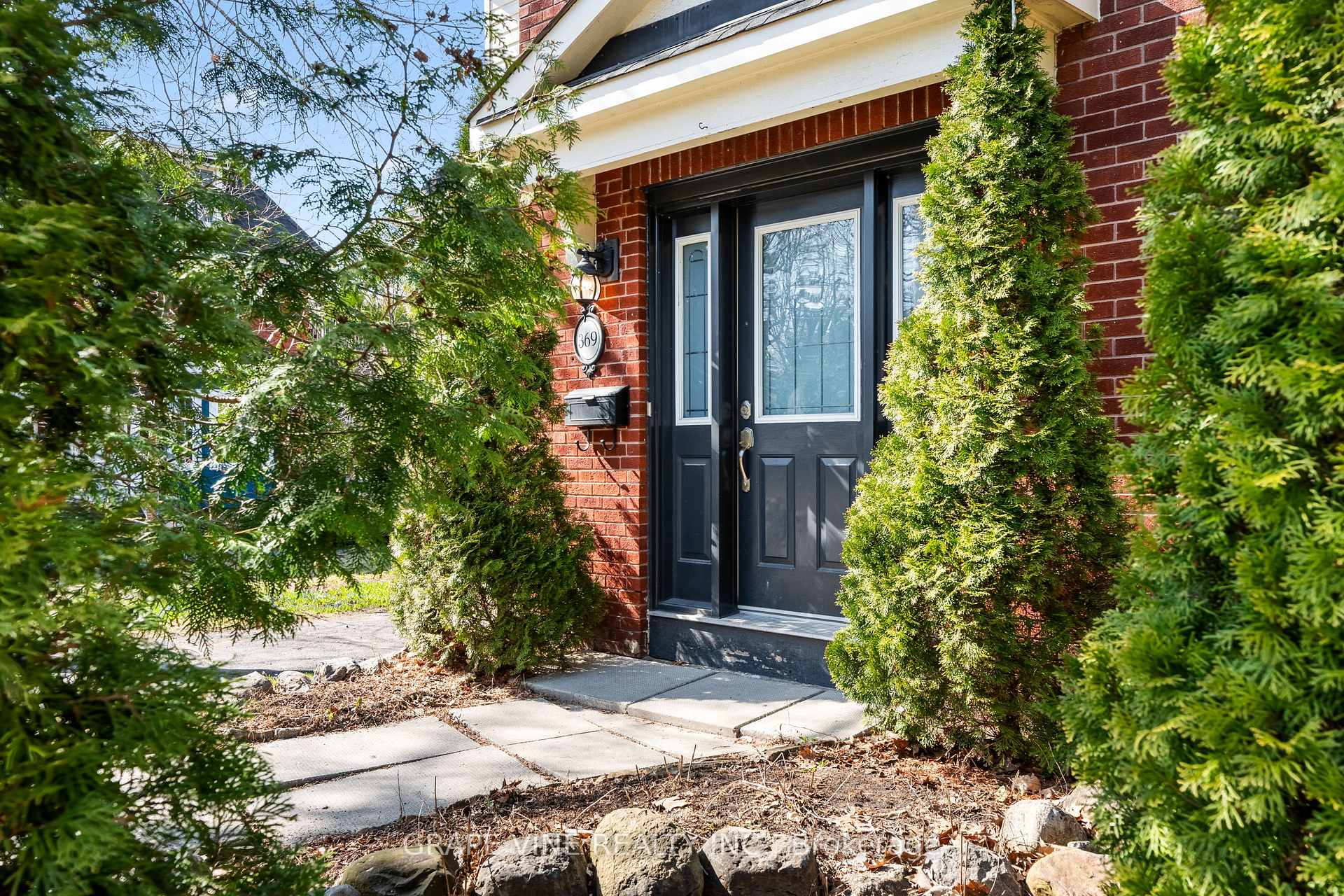 Photo 3 of 369 Pleasant Park Road, Ottawa, Alta Vista/Faircrest Heights — HOMEH