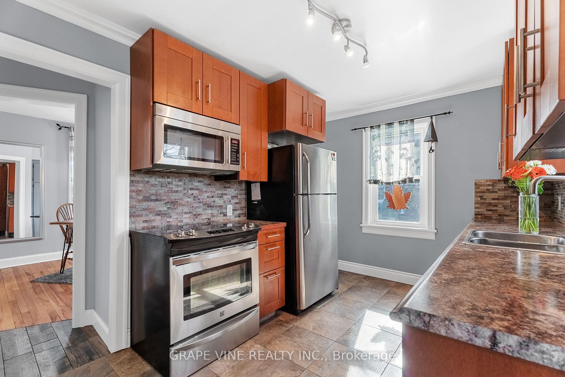 Photo 13 of 369 Pleasant Park Road, Ottawa, Alta Vista/Faircrest Heights — HOMEH