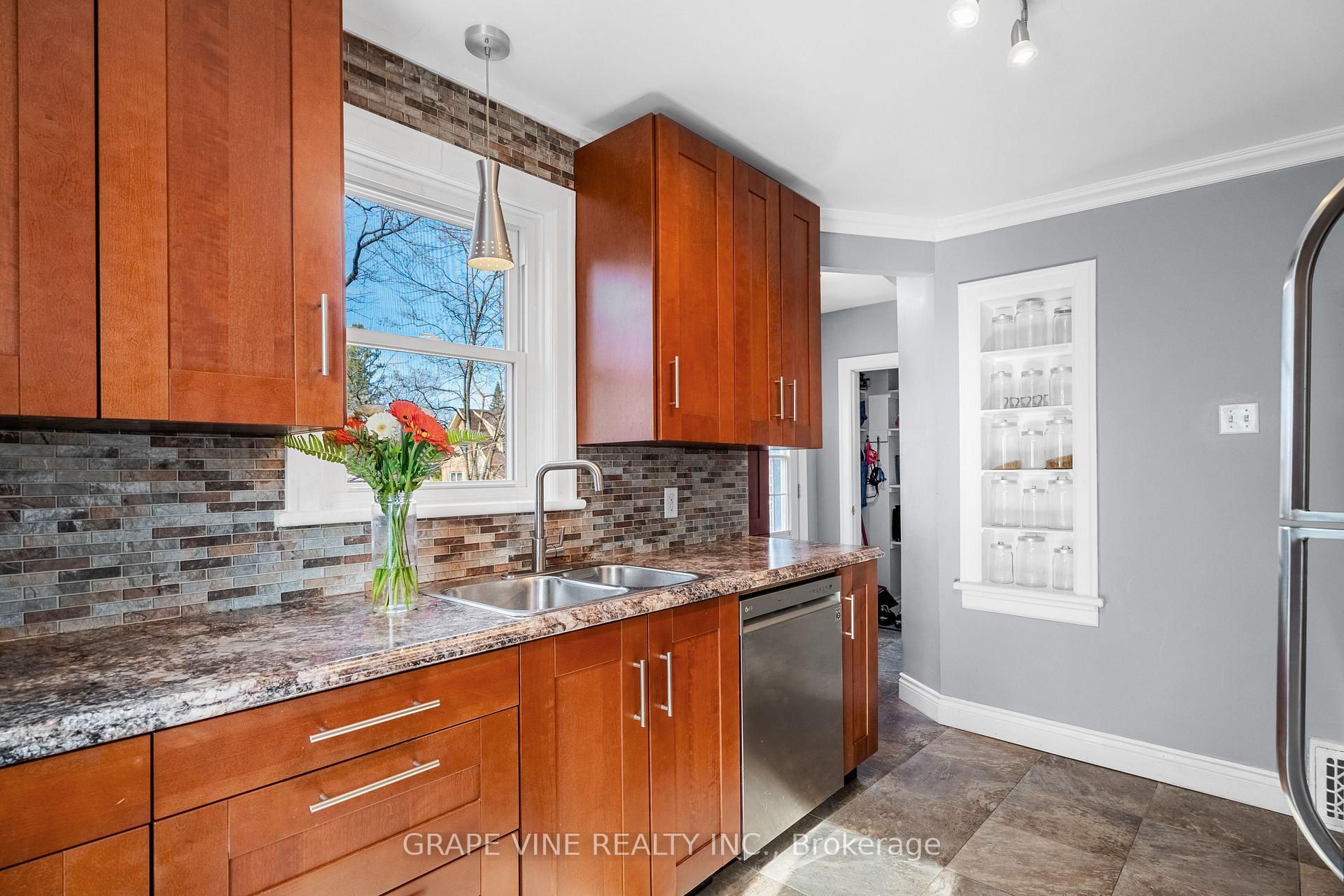 Photo 15 of 369 Pleasant Park Road, Ottawa, Alta Vista/Faircrest Heights — HOMEH