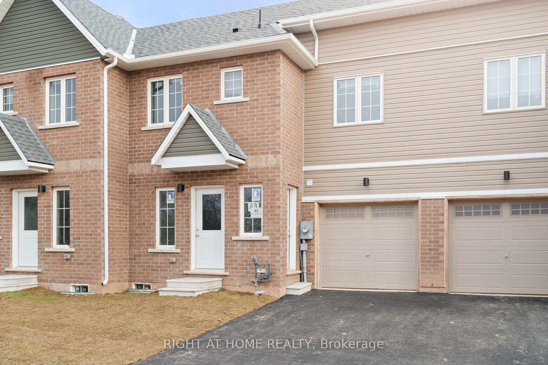 Front of 42 Waterleaf Trail E