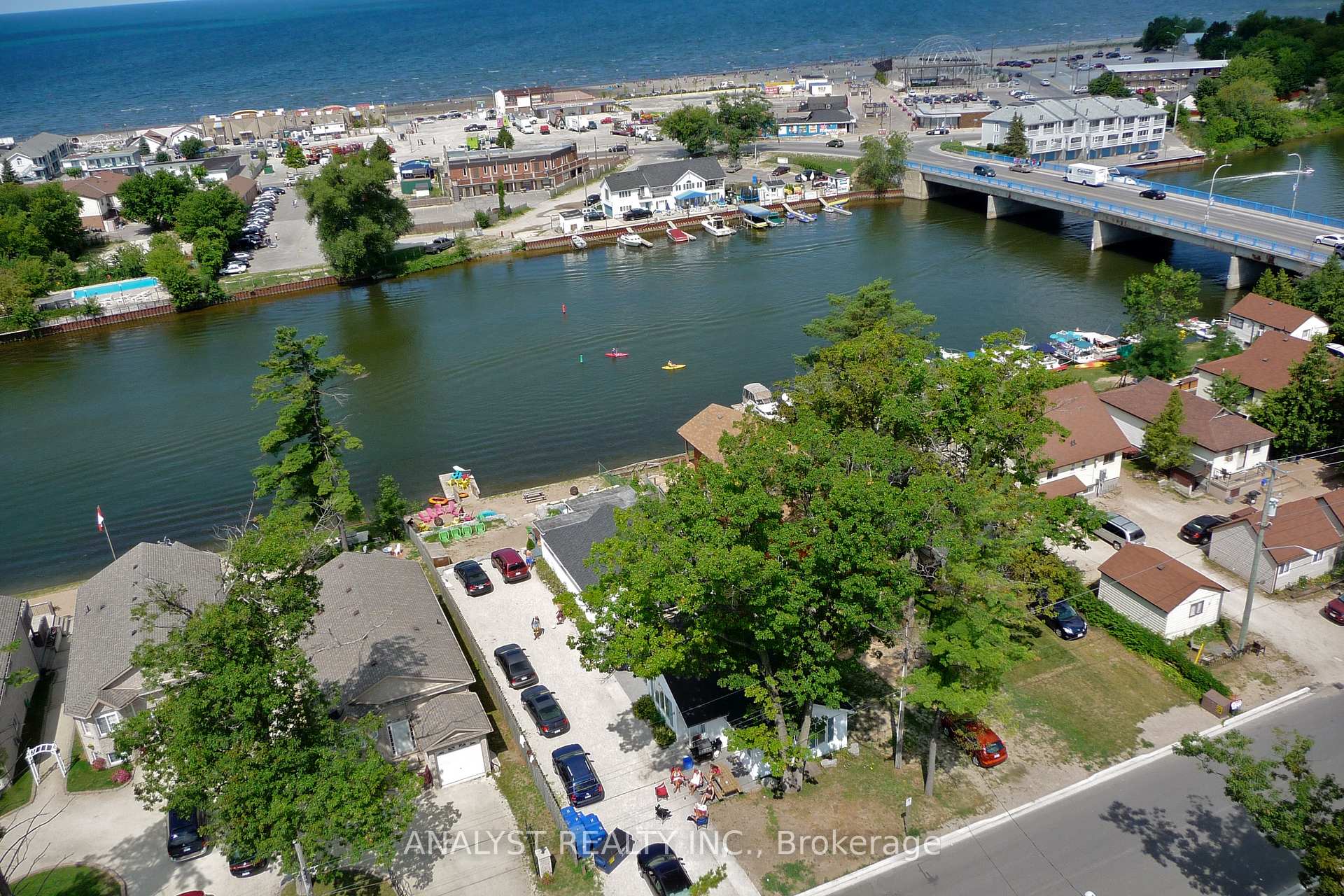 Photo 2 of 28 River Avenue Crescent, Wasaga Beach — HOMEH
