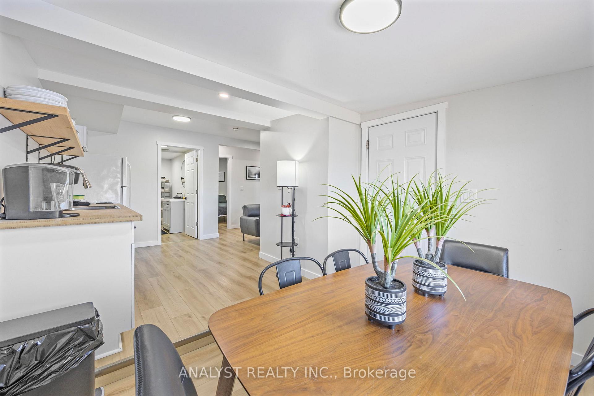 Photo 4 of 28 River Avenue Crescent, Wasaga Beach — HOMEH