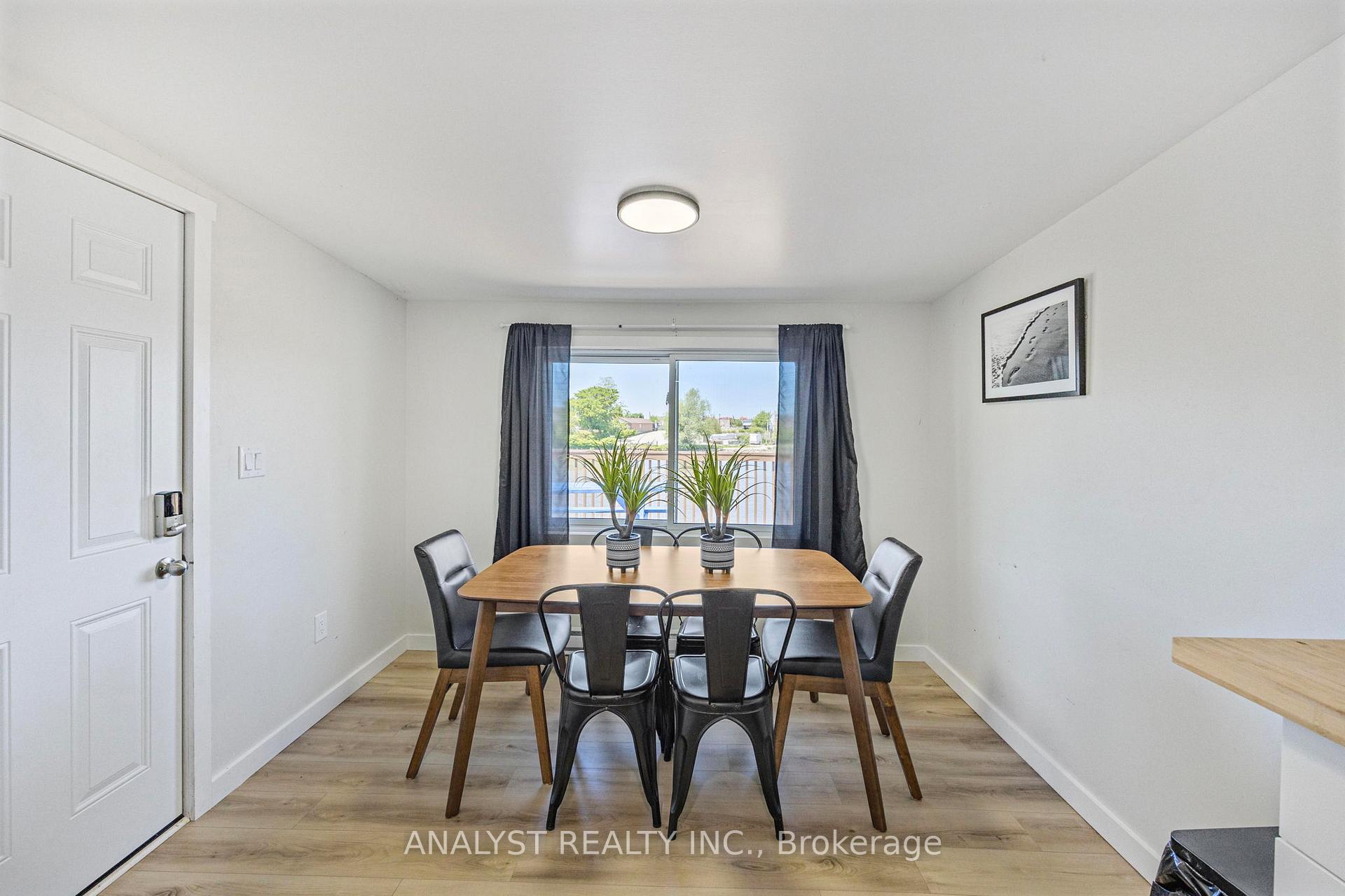 Photo 5 of 28 River Avenue Crescent, Wasaga Beach — HOMEH