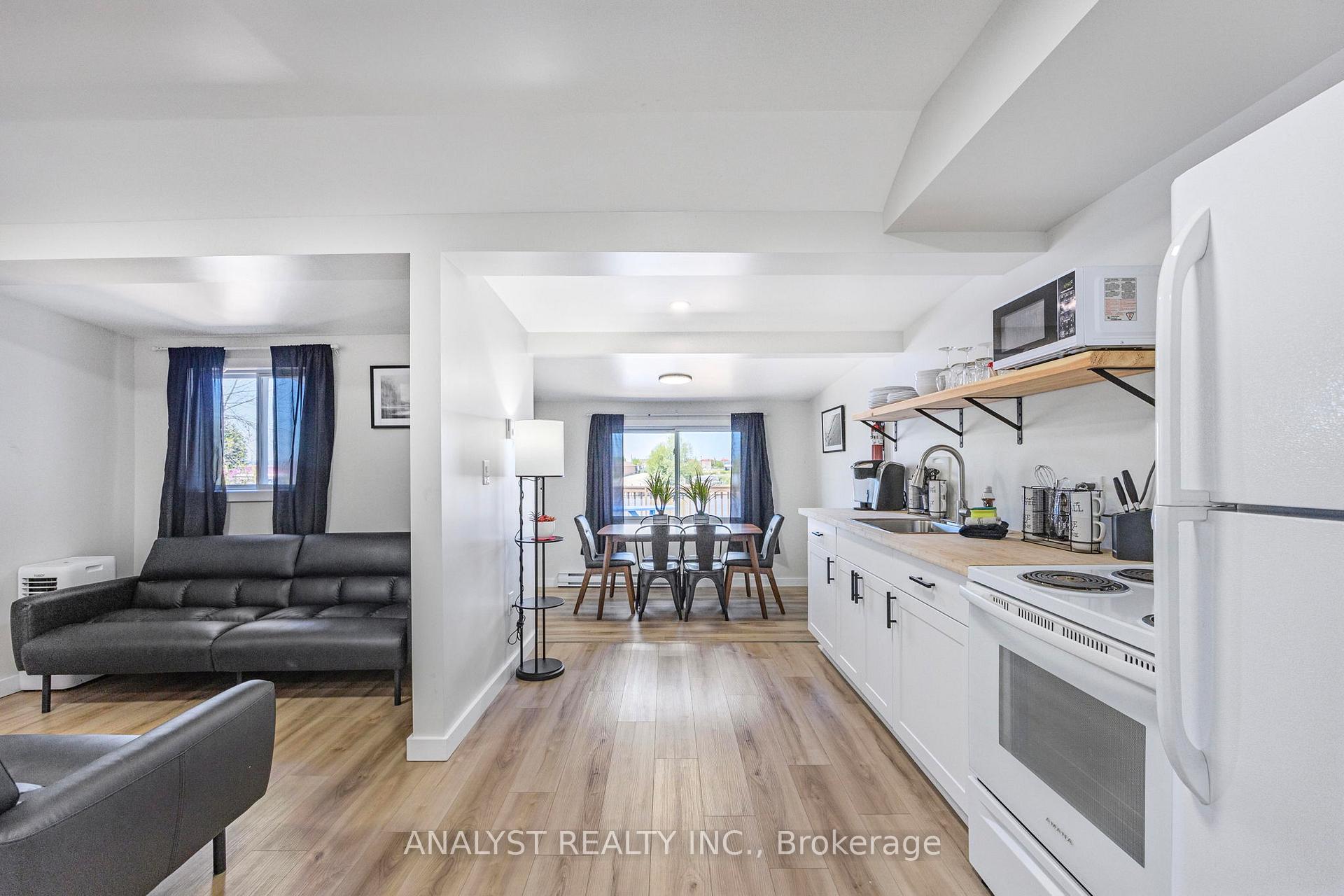Photo 8 of 28 River Avenue Crescent, Wasaga Beach — HOMEH