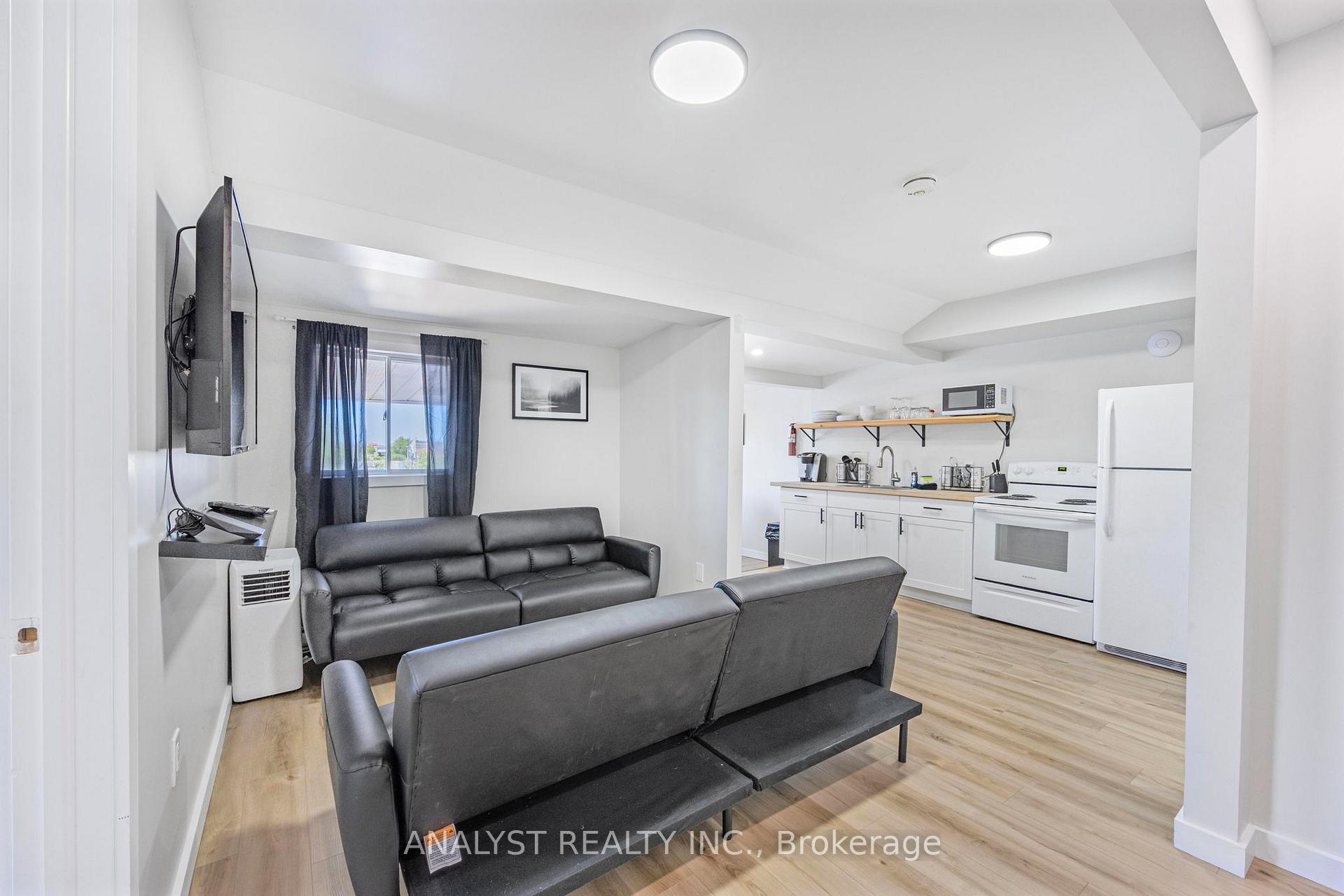 Photo 10 of 28 River Avenue Crescent, Wasaga Beach — HOMEH