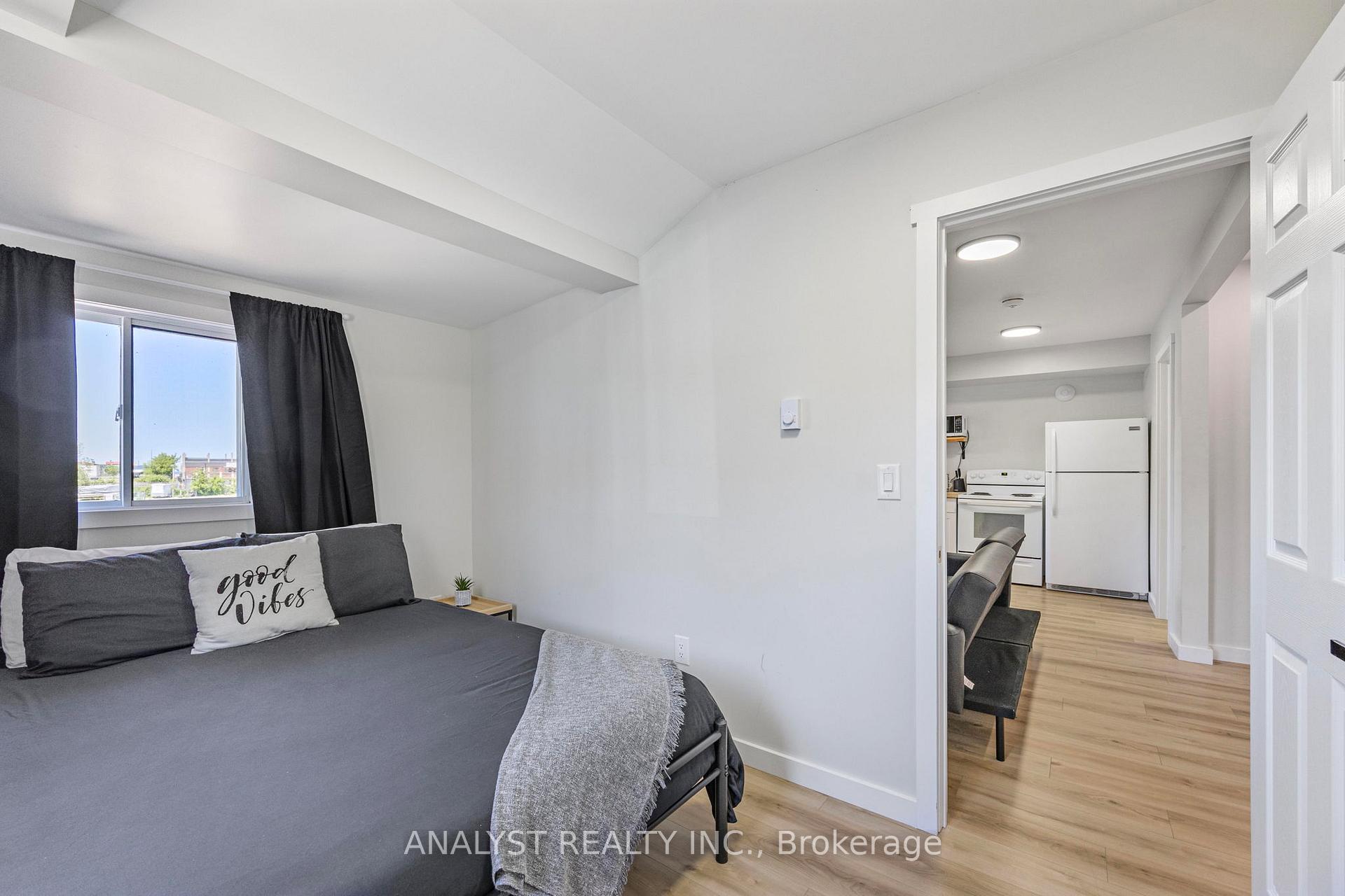 Photo 12 of 28 River Avenue Crescent, Wasaga Beach — HOMEH