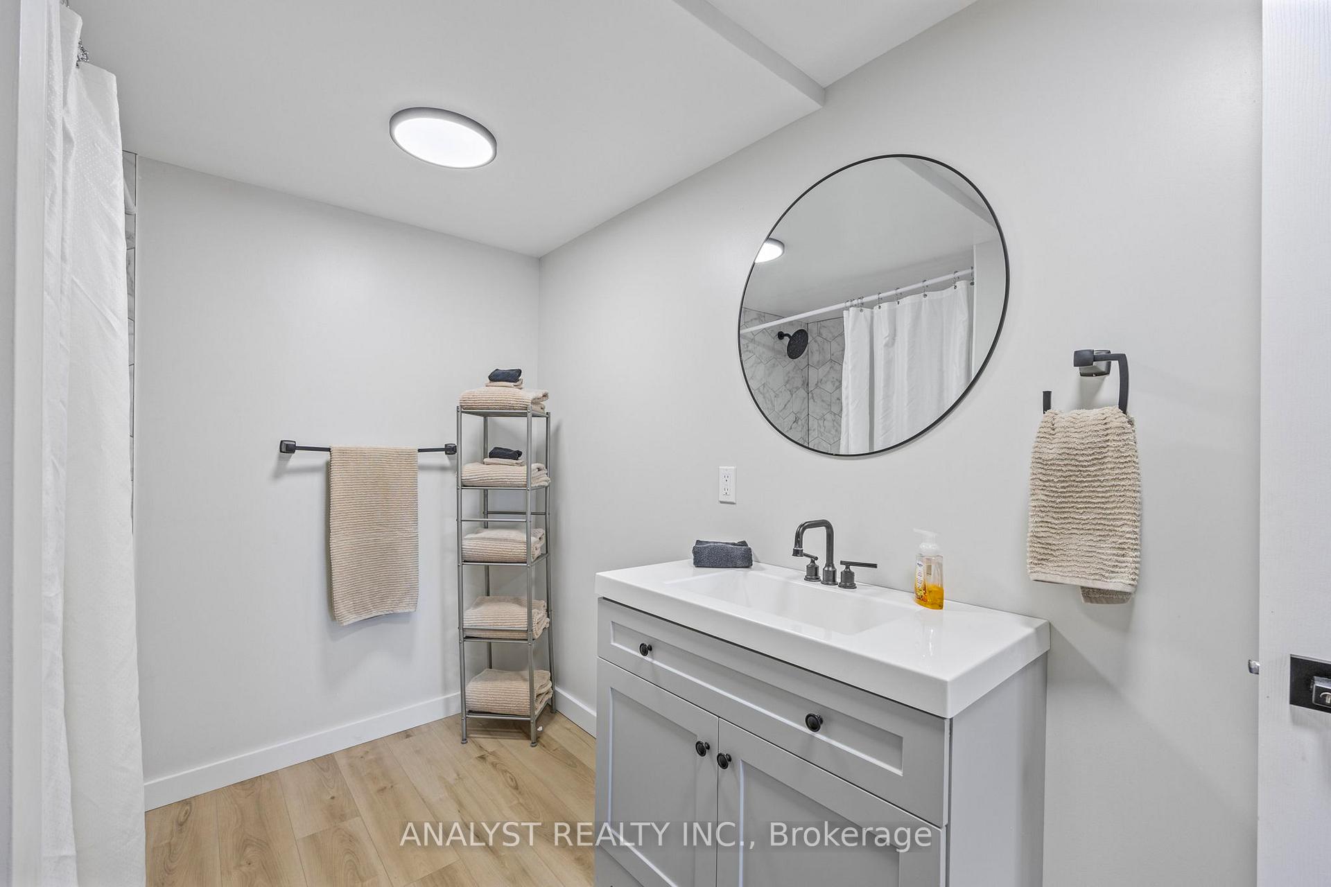 Photo 18 of 28 River Avenue Crescent, Wasaga Beach — HOMEH