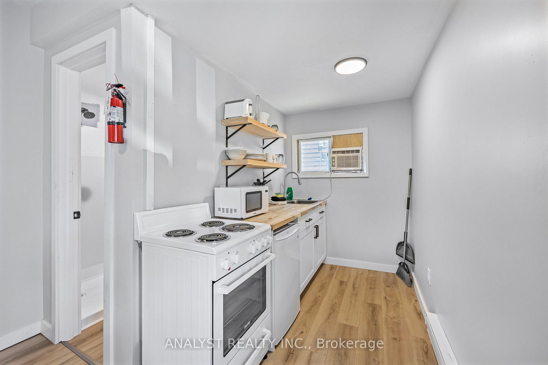 Photo 24 of 28 River Avenue Crescent, Wasaga Beach — HOMEH