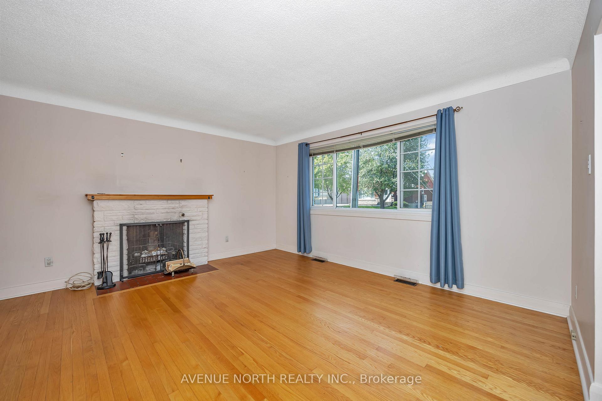 Photo 4 of 213 Ancaster Avenue, Ottawa, Woodroffe — HOMEH