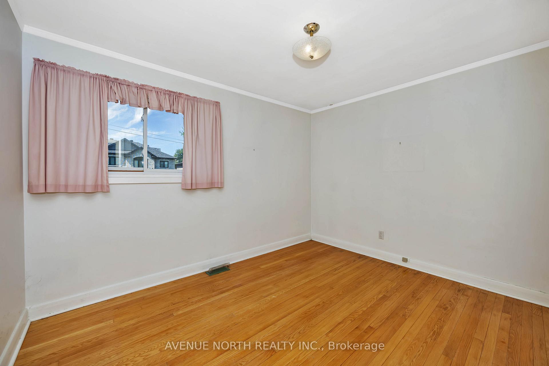 Photo 13 of 213 Ancaster Avenue, Ottawa, Woodroffe — HOMEH