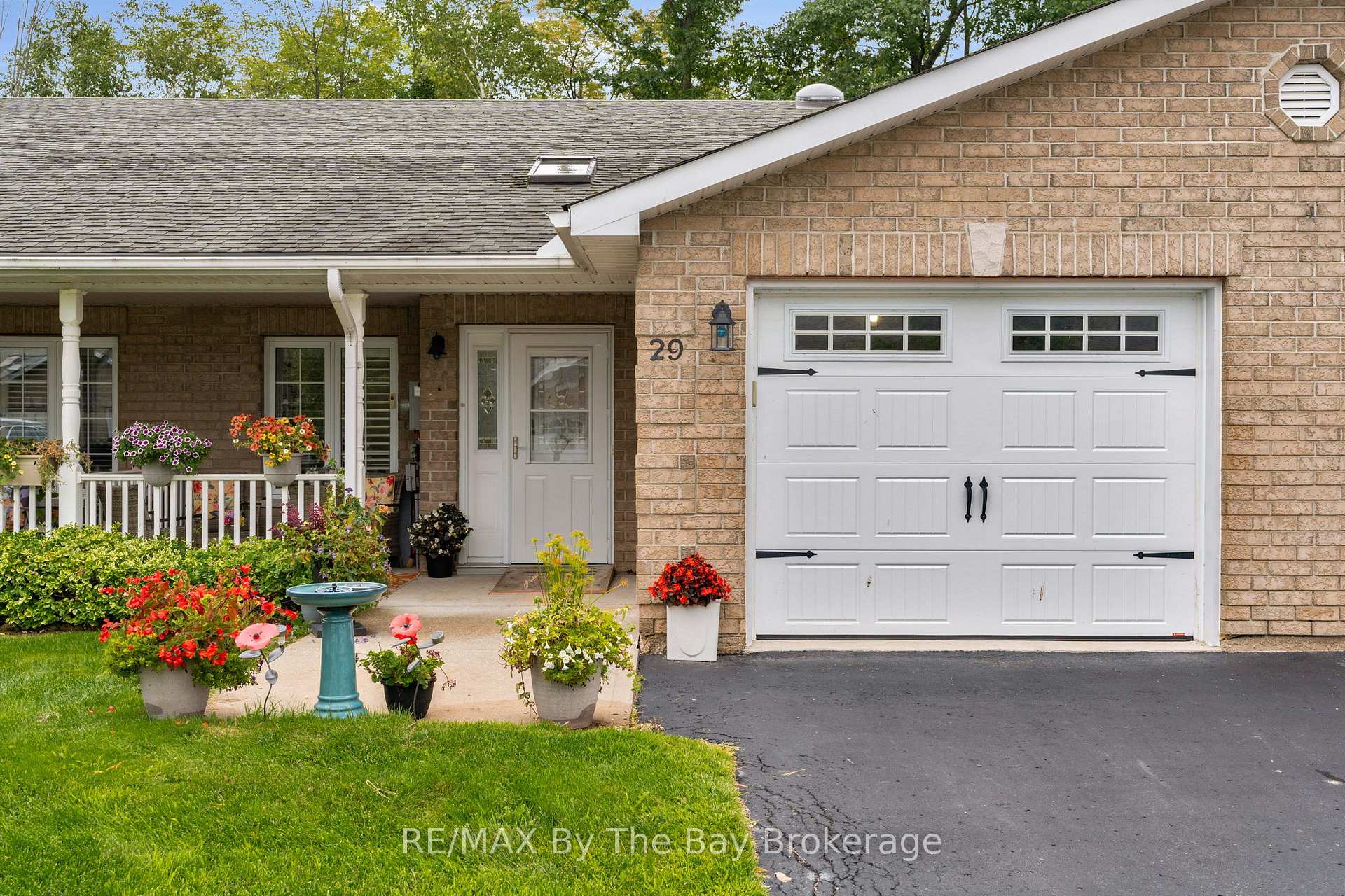 Photo 3 of 29 Meadow Lane, Wasaga Beach — HOMEH
