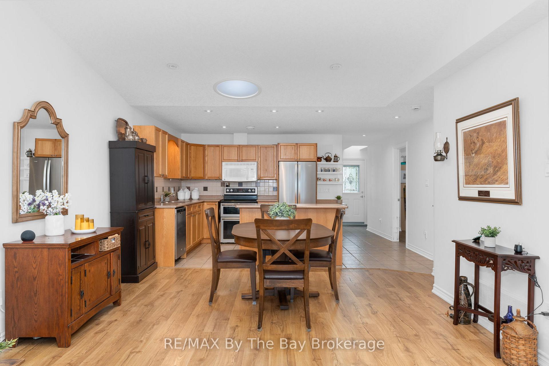 Photo 7 of 29 Meadow Lane, Wasaga Beach — HOMEH
