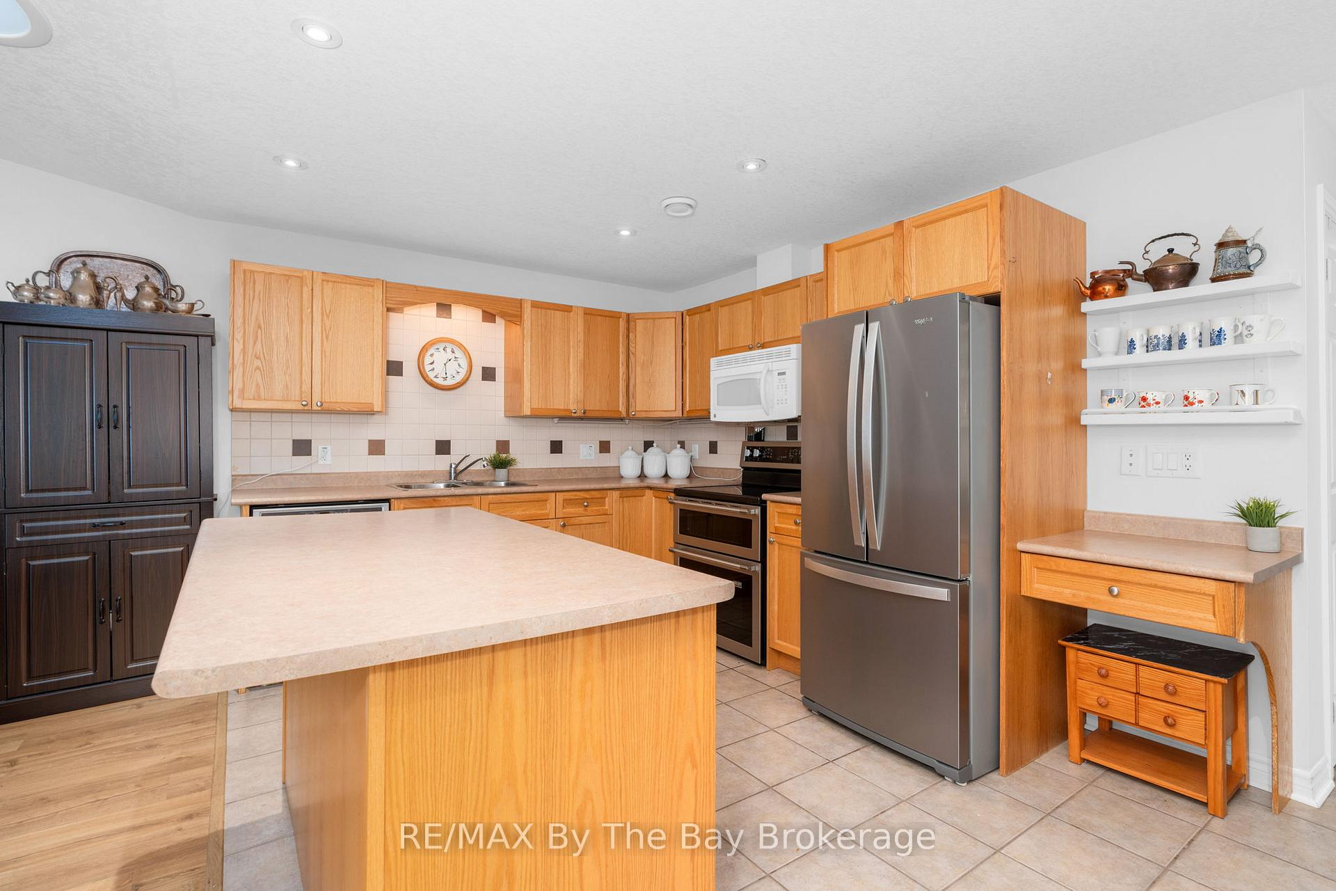Photo 9 of 29 Meadow Lane, Wasaga Beach — HOMEH