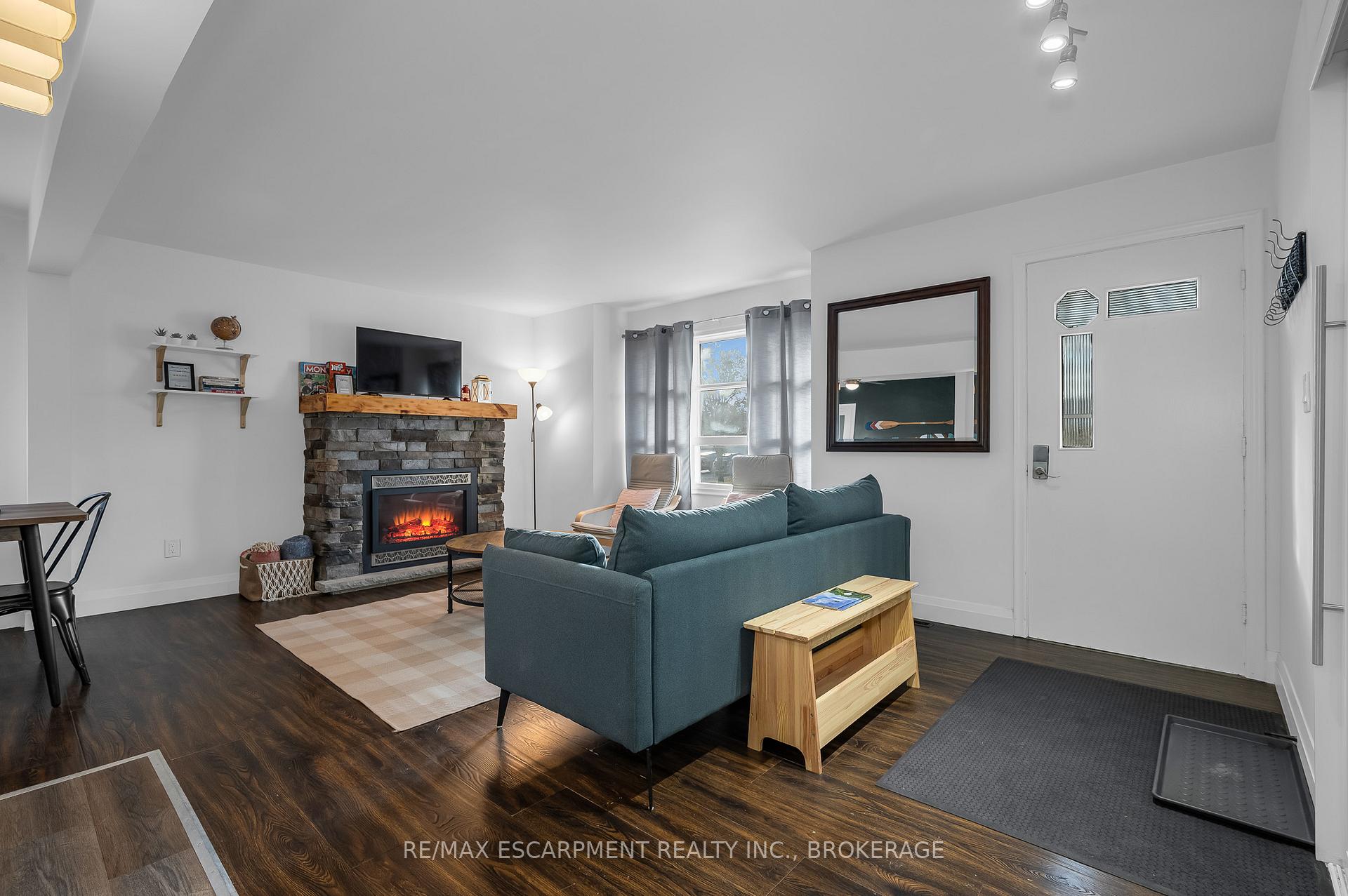 Photo 5 of Unit Main, 12 Parkview Crescent, Welland, Prince Charles — HOMEH