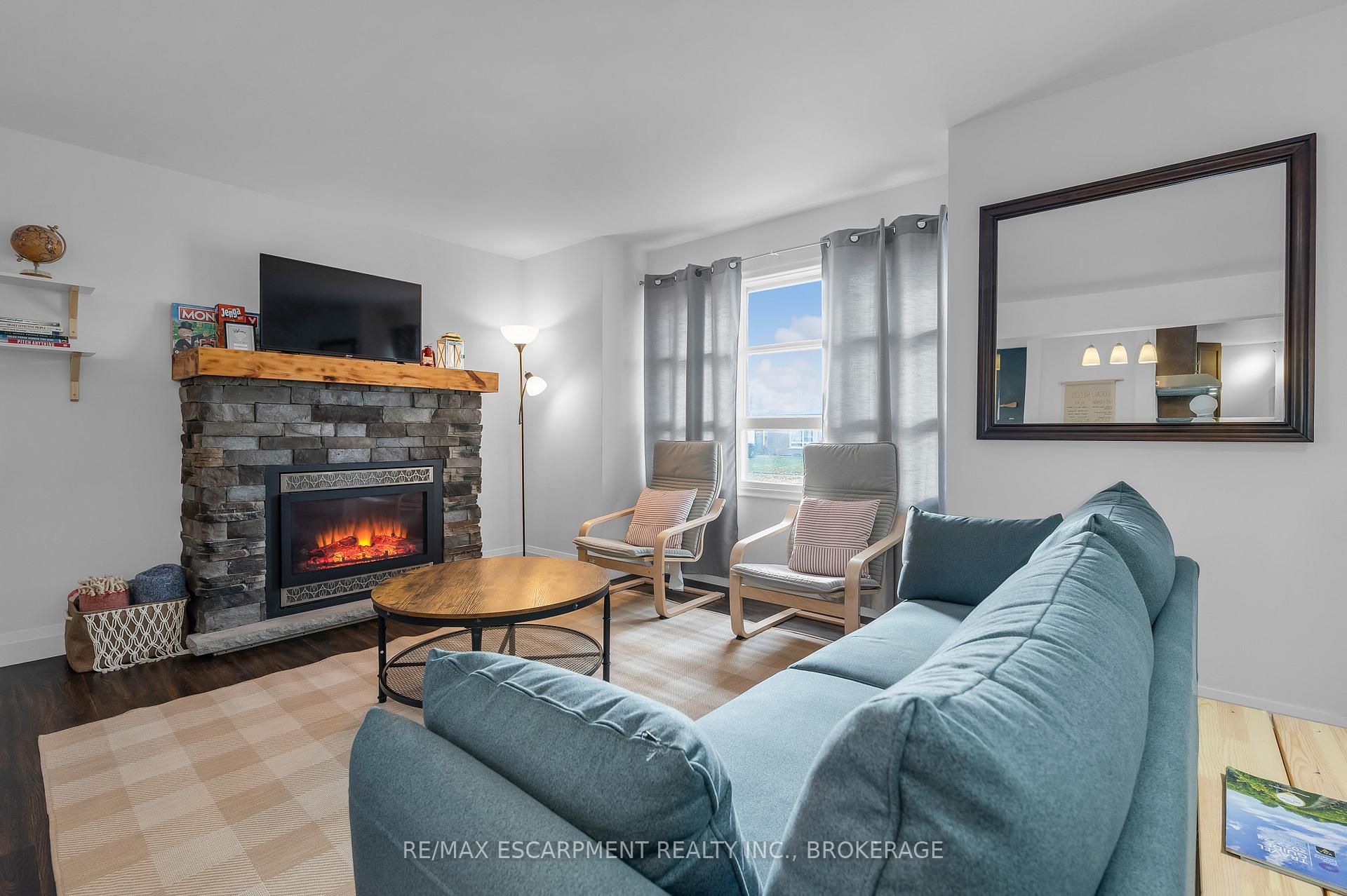 Photo 6 of Unit Main, 12 Parkview Crescent, Welland, Prince Charles — HOMEH