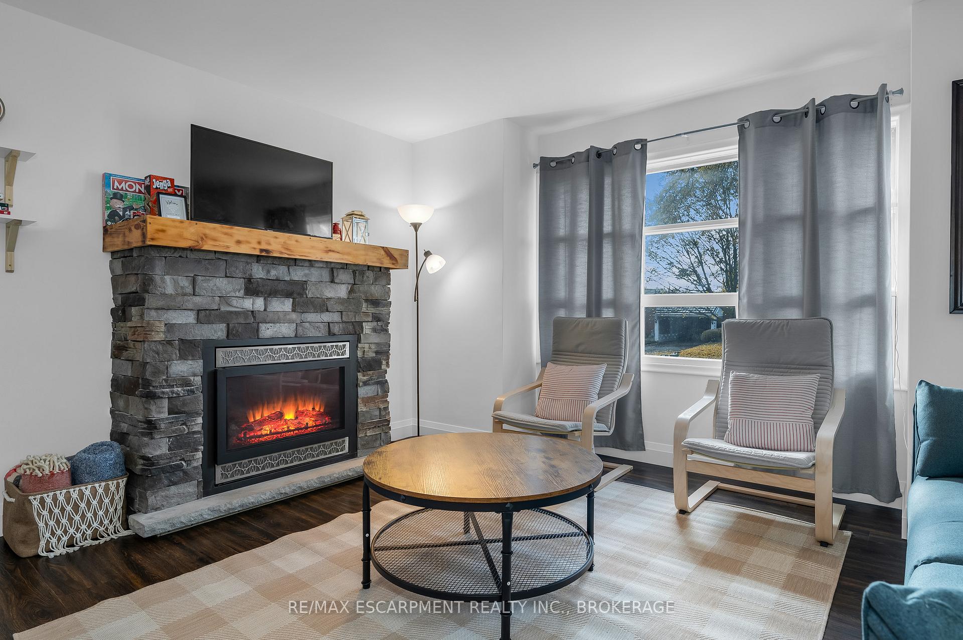 Photo 7 of Unit Main, 12 Parkview Crescent, Welland, Prince Charles — HOMEH