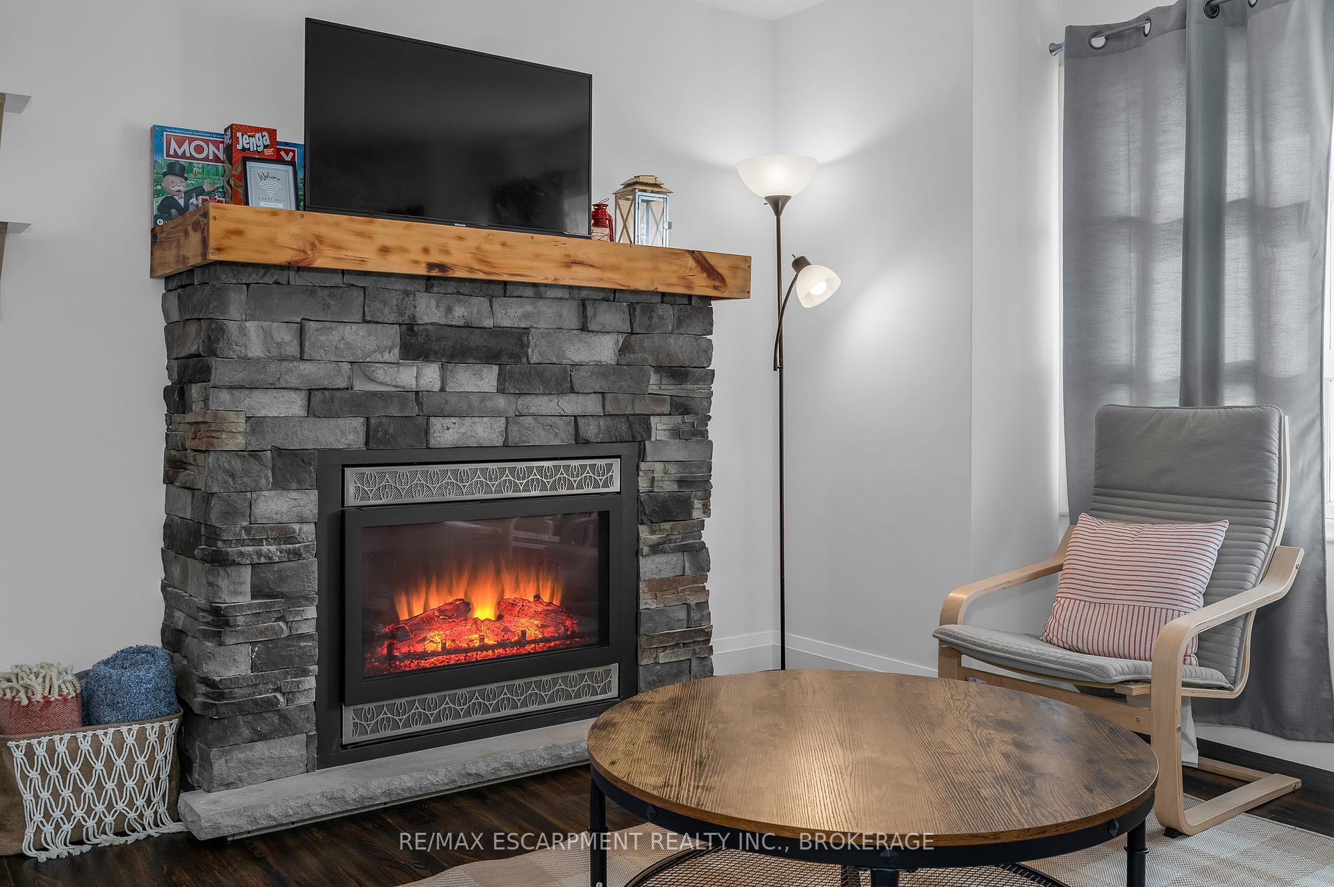 Photo 8 of Unit Main, 12 Parkview Crescent, Welland, Prince Charles — HOMEH