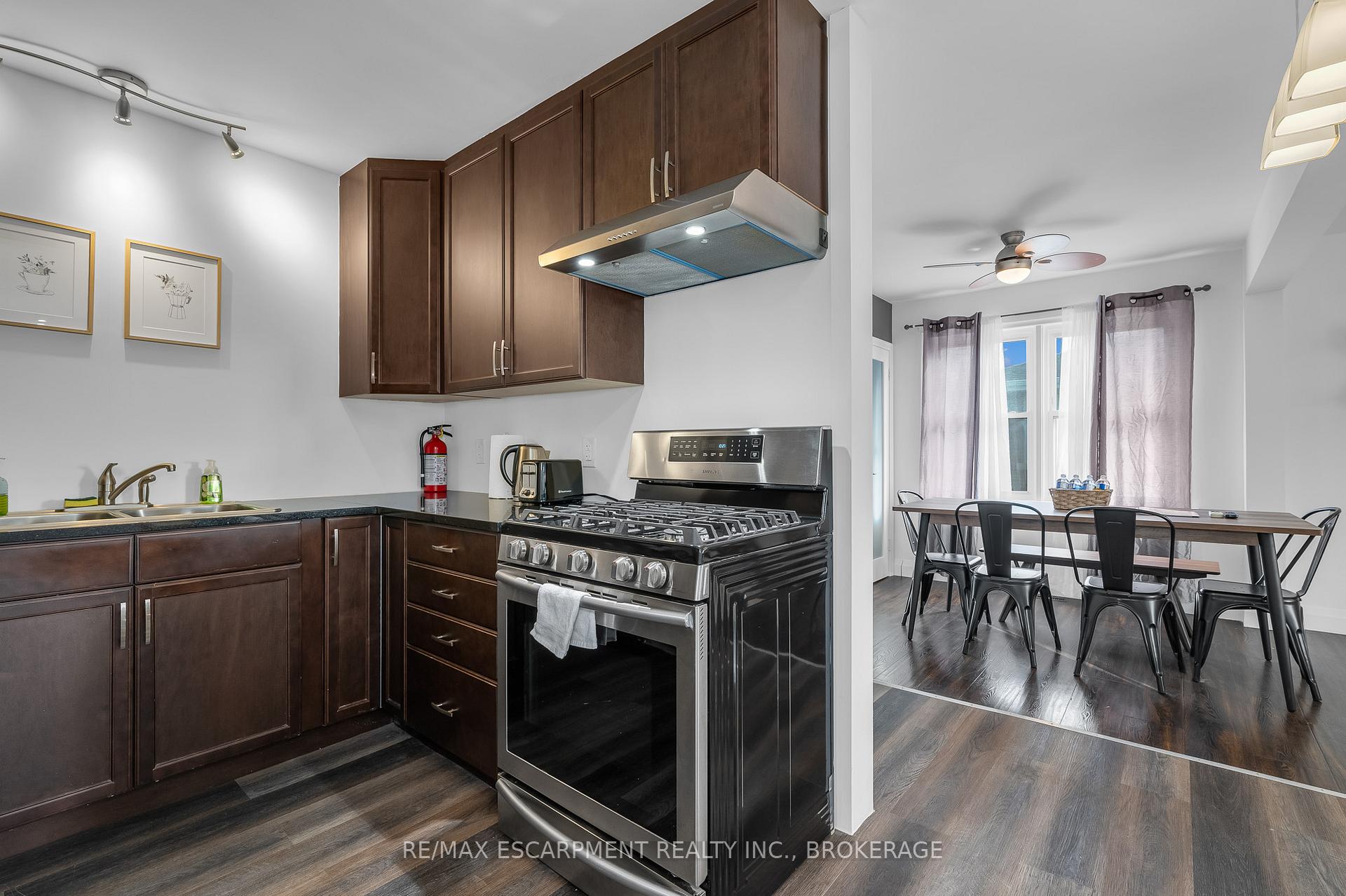 Photo 11 of Unit Main, 12 Parkview Crescent, Welland, Prince Charles — HOMEH