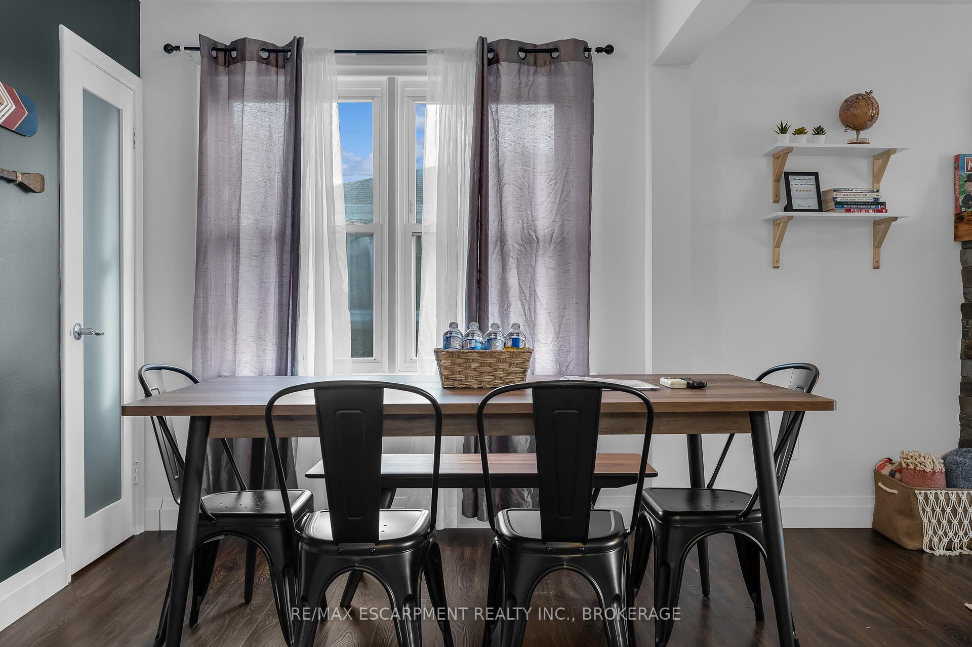 Photo 17 of Unit Main, 12 Parkview Crescent, Welland, Prince Charles — HOMEH