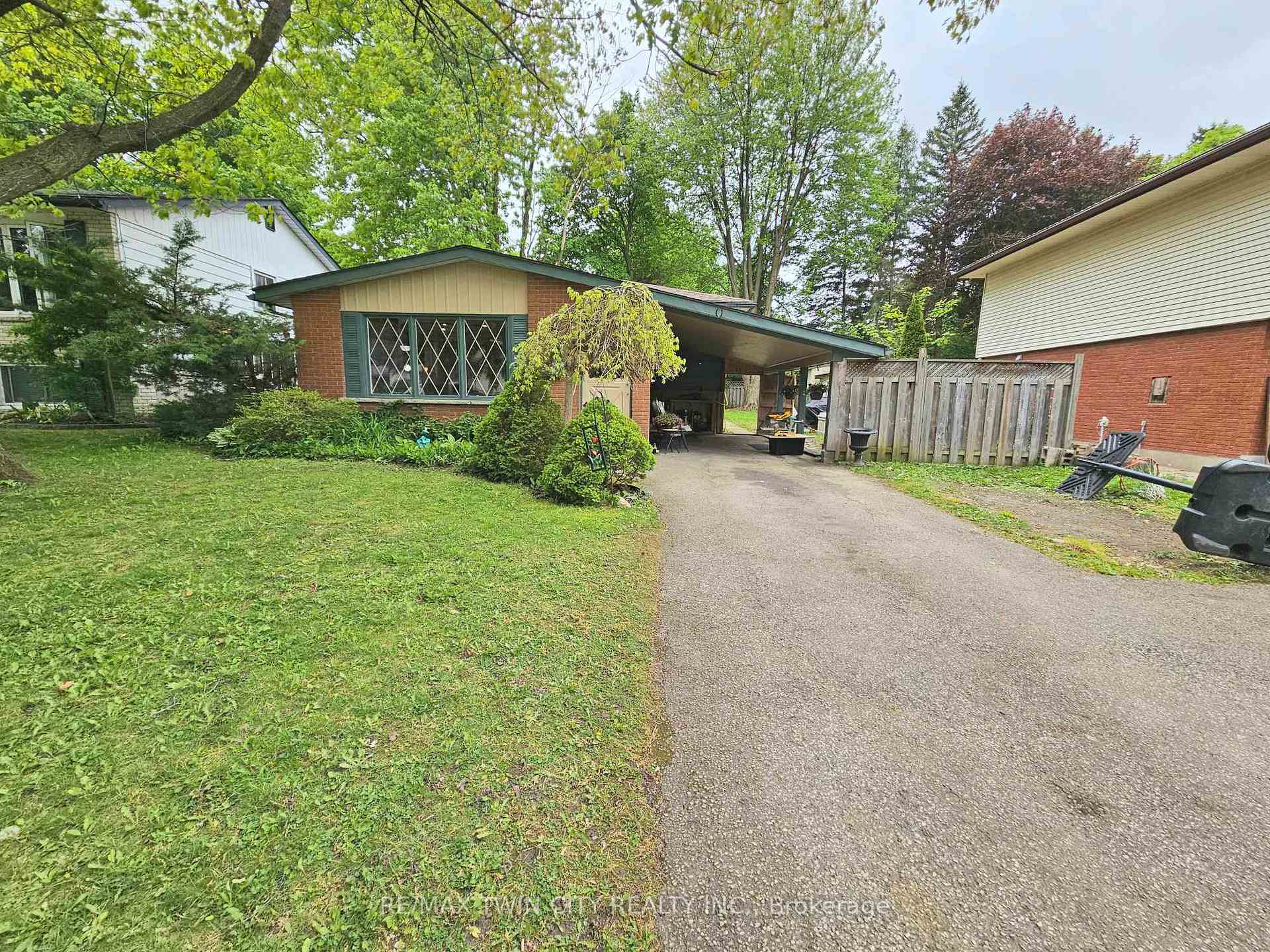Photo 1 of 559 Sprucehill Avenue, Waterloo — HOMEH