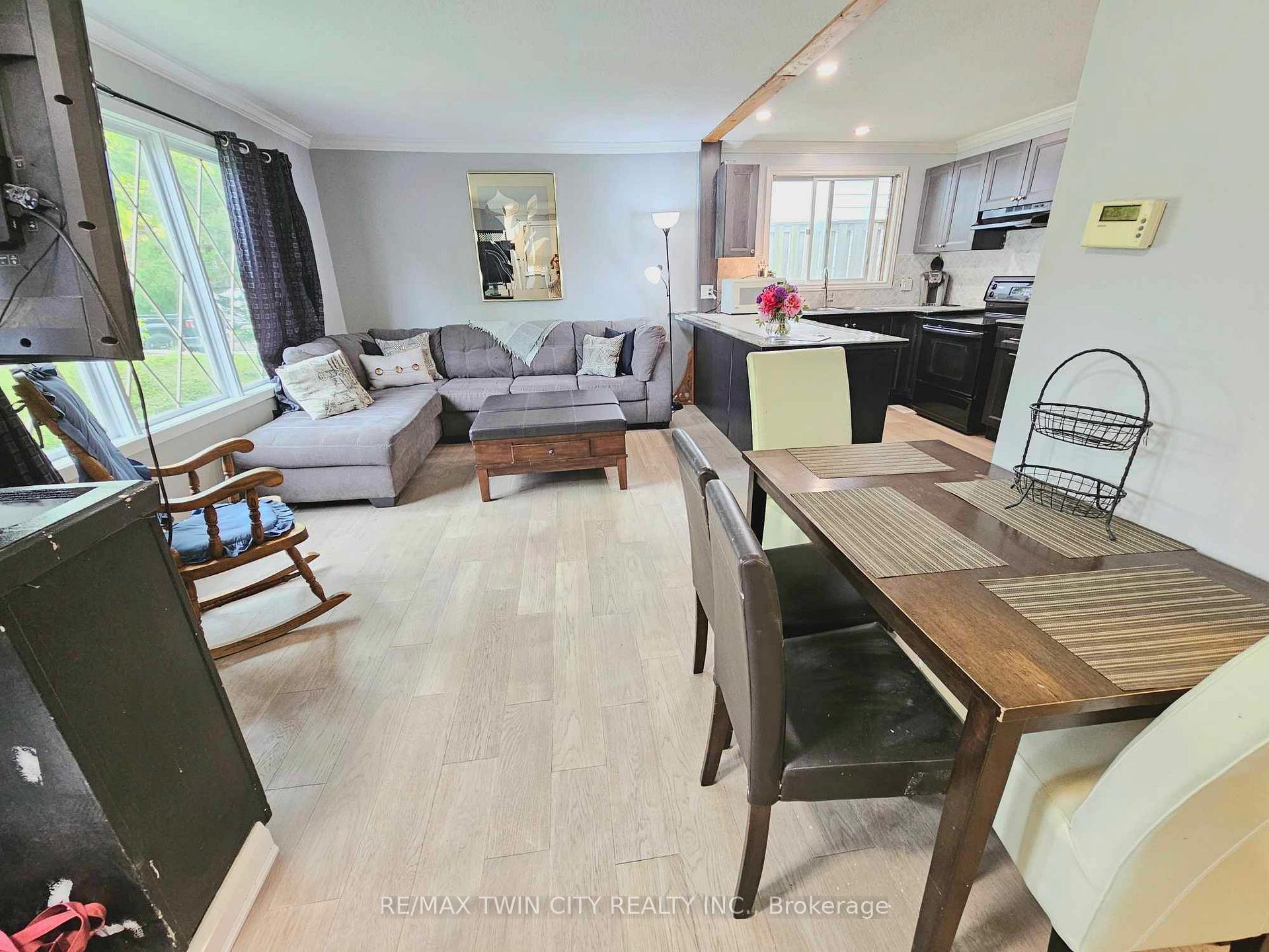 Photo 3 of 559 Sprucehill Avenue, Waterloo — HOMEH