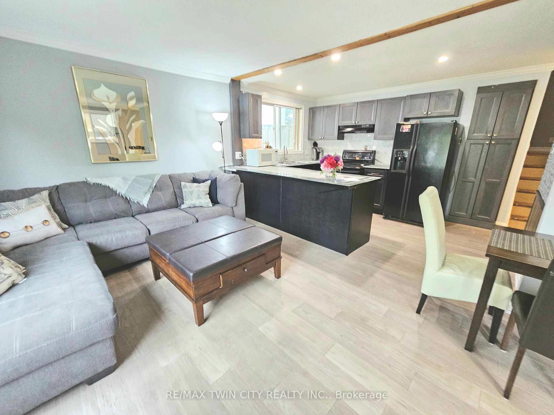 Photo 5 of 559 Sprucehill Avenue, Waterloo — HOMEH