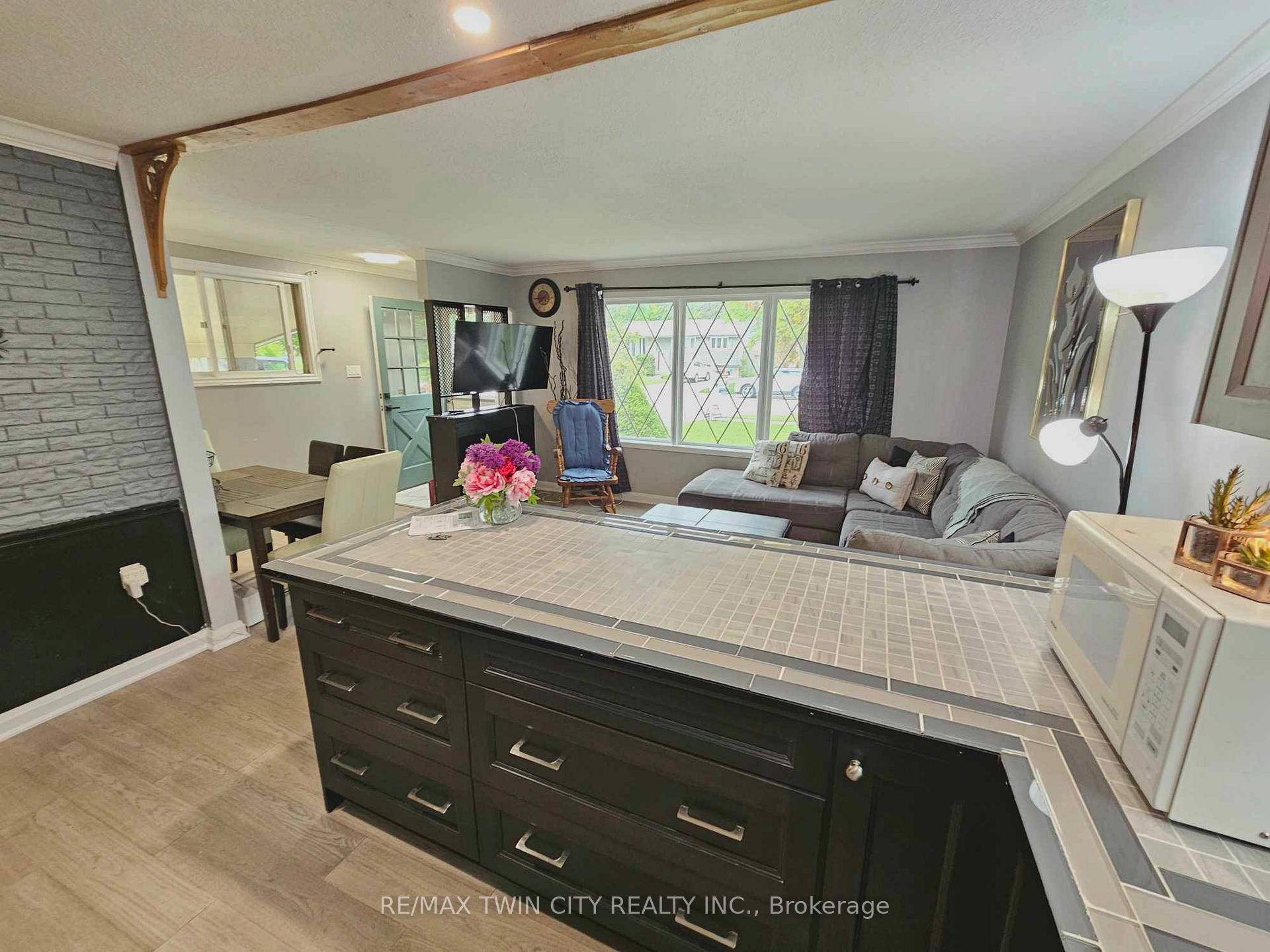 Photo 7 of 559 Sprucehill Avenue, Waterloo — HOMEH
