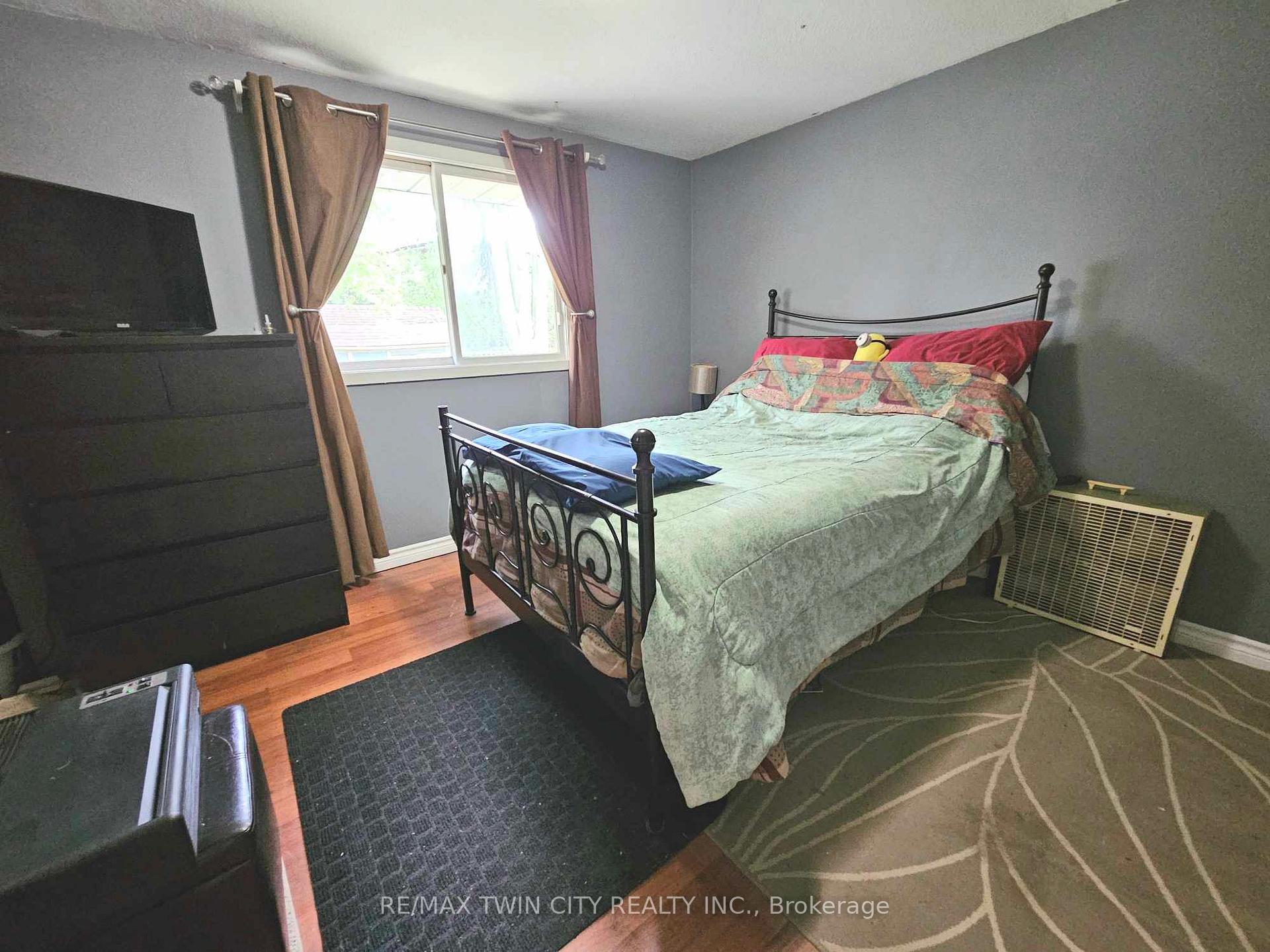 Photo 9 of 559 Sprucehill Avenue, Waterloo — HOMEH