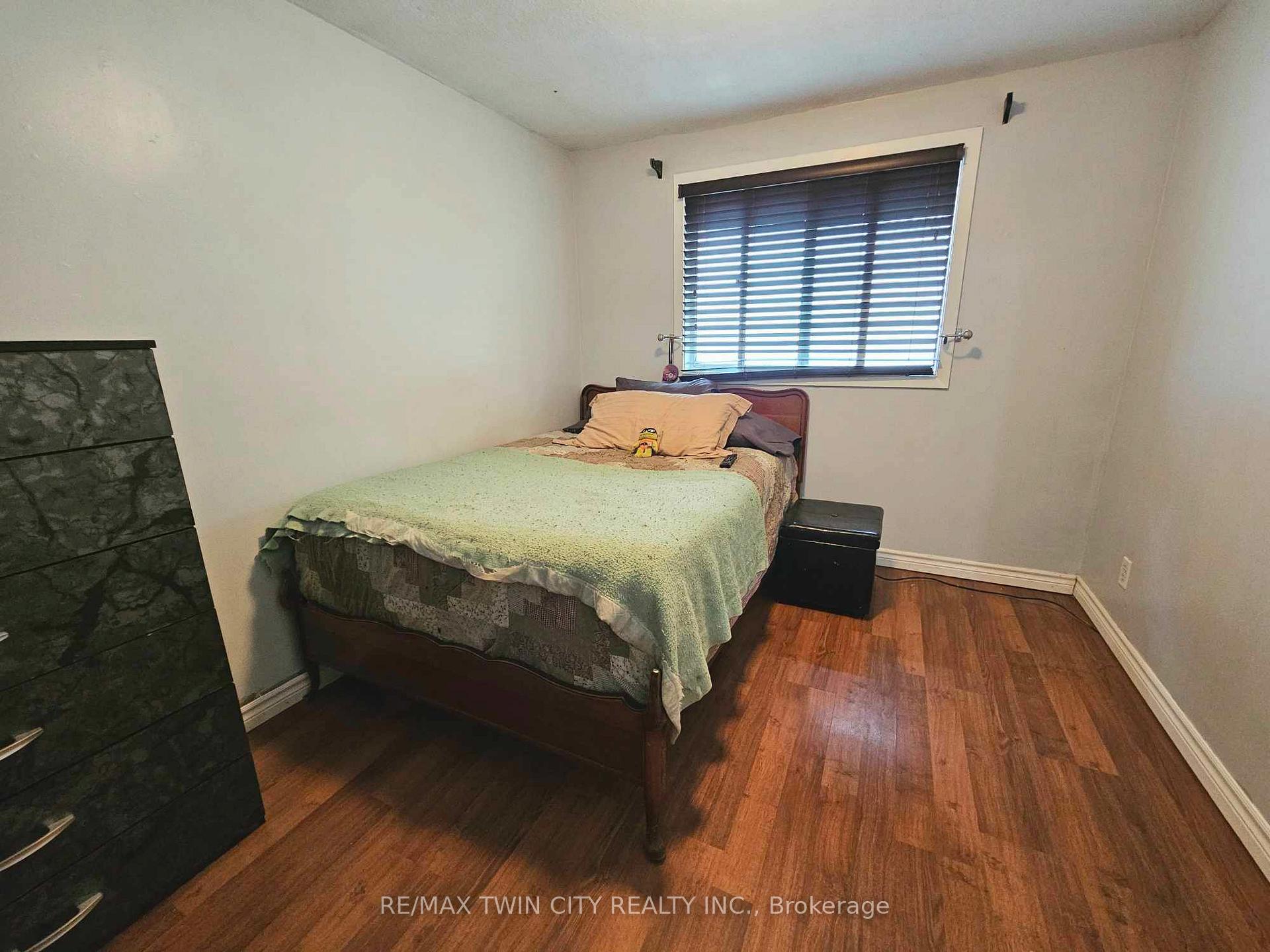 Photo 10 of 559 Sprucehill Avenue, Waterloo — HOMEH