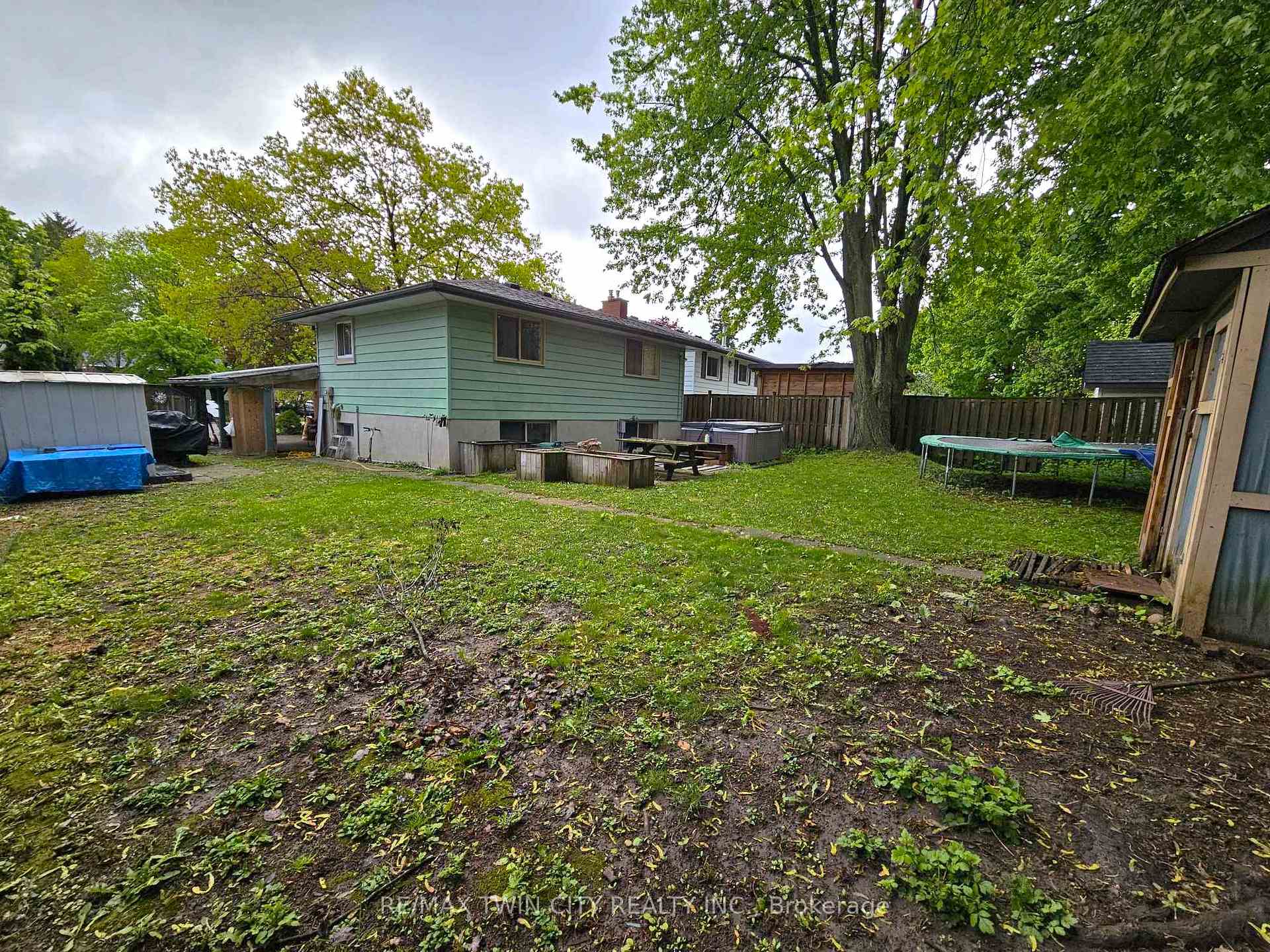Photo 14 of 559 Sprucehill Avenue, Waterloo — HOMEH