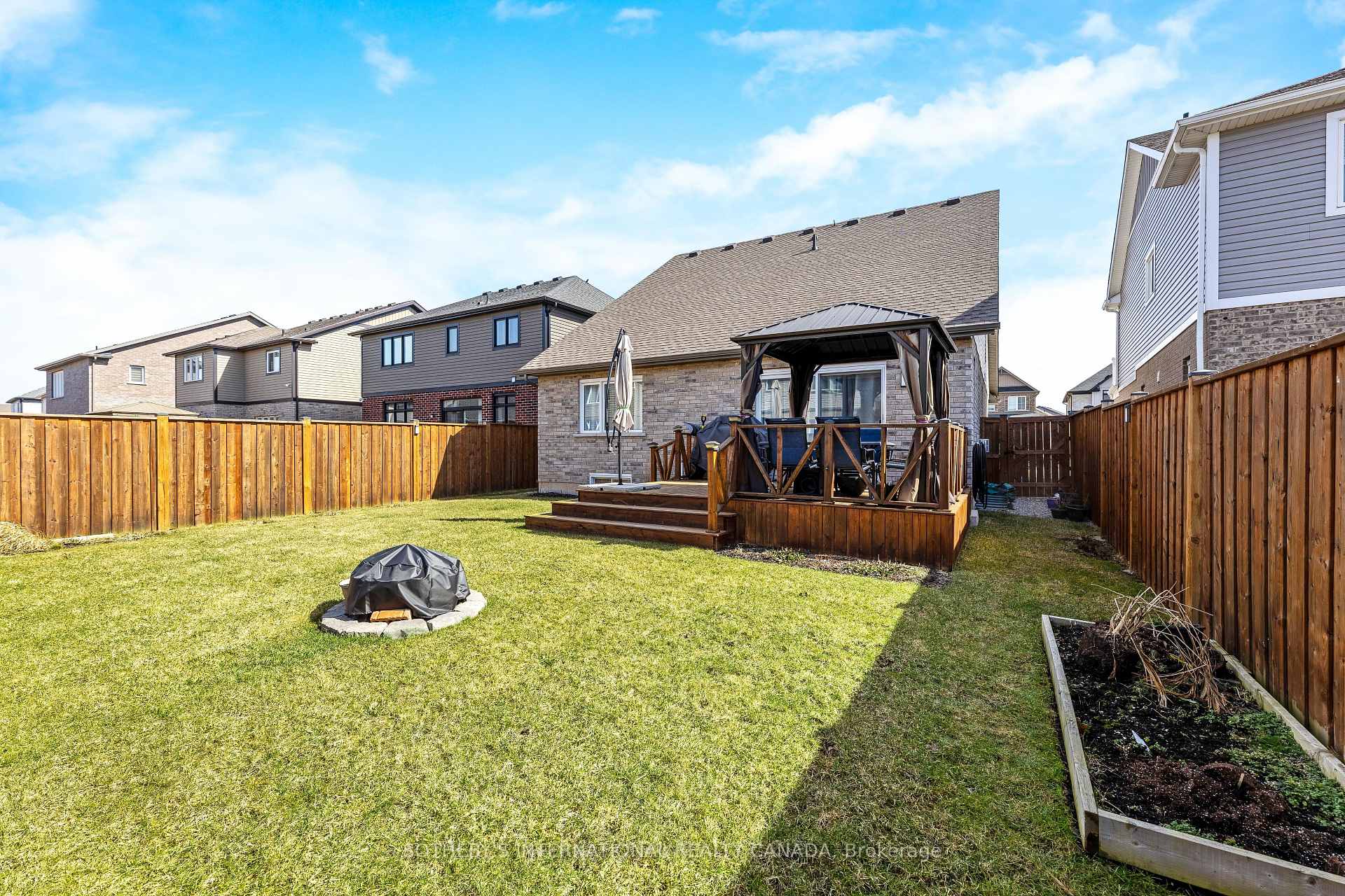 Photo 32 of 69 Crow Street, Welland, Coyle Creek — HOMEH