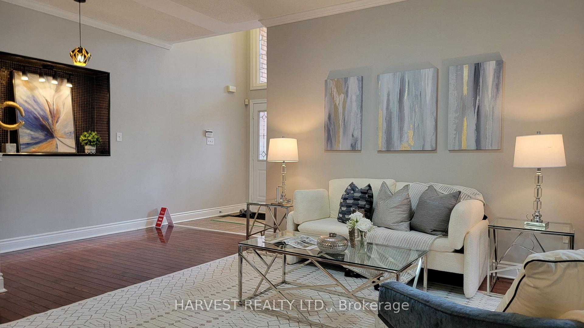 Photo 4 of 10 Conover Avenue, Aurora, Bayview Northeast — HOMEH