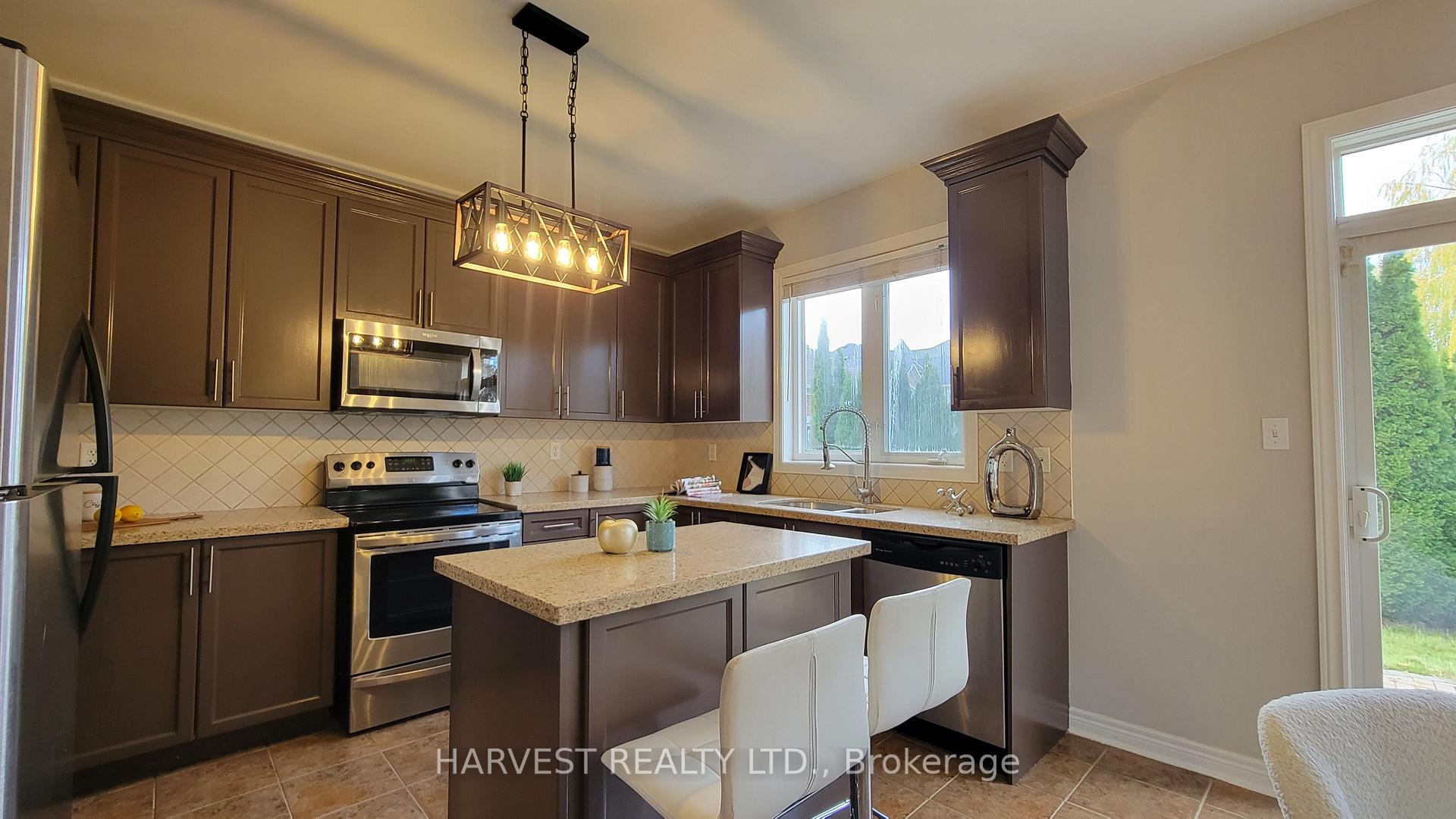 Photo 12 of 10 Conover Avenue, Aurora, Bayview Northeast — HOMEH