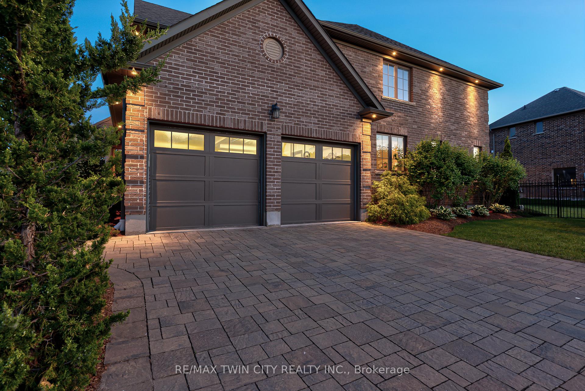 Photo 5 of 832 Copper Ridge Drive, Waterloo, Eastbridge — HOMEH