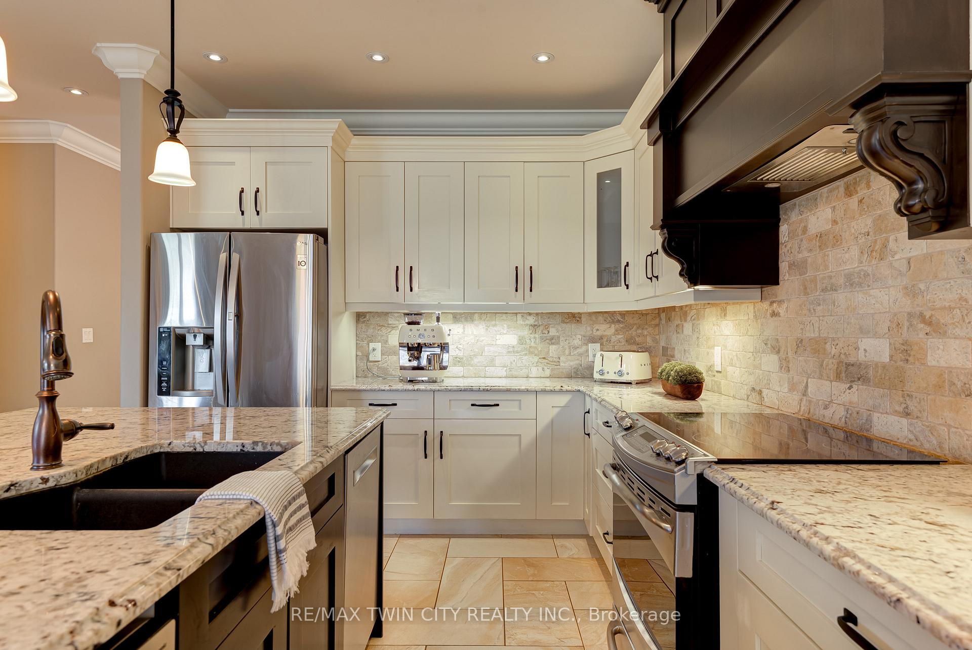 Photo 12 of 832 Copper Ridge Drive, Waterloo, Eastbridge — HOMEH