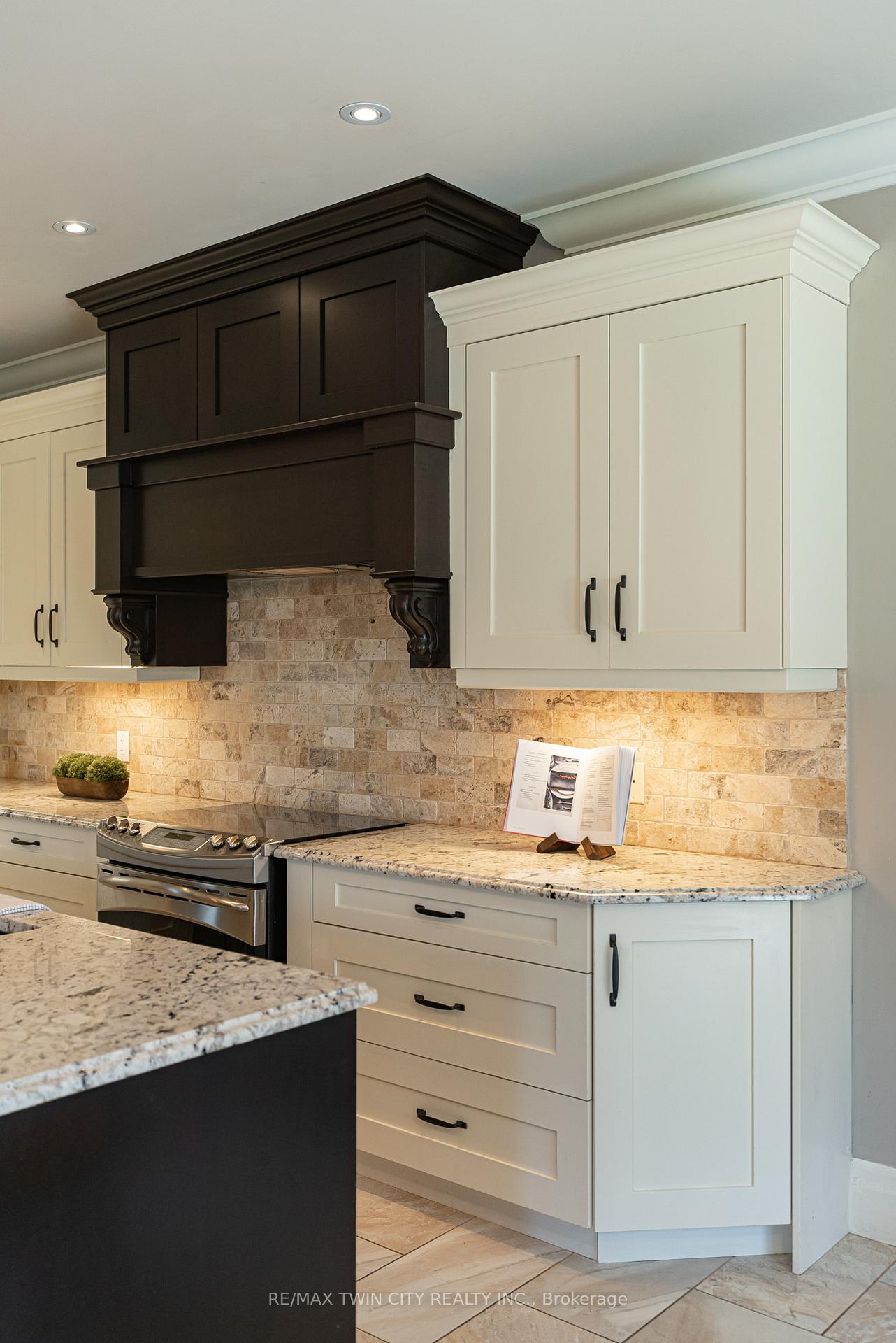 Photo 13 of 832 Copper Ridge Drive, Waterloo, Eastbridge — HOMEH