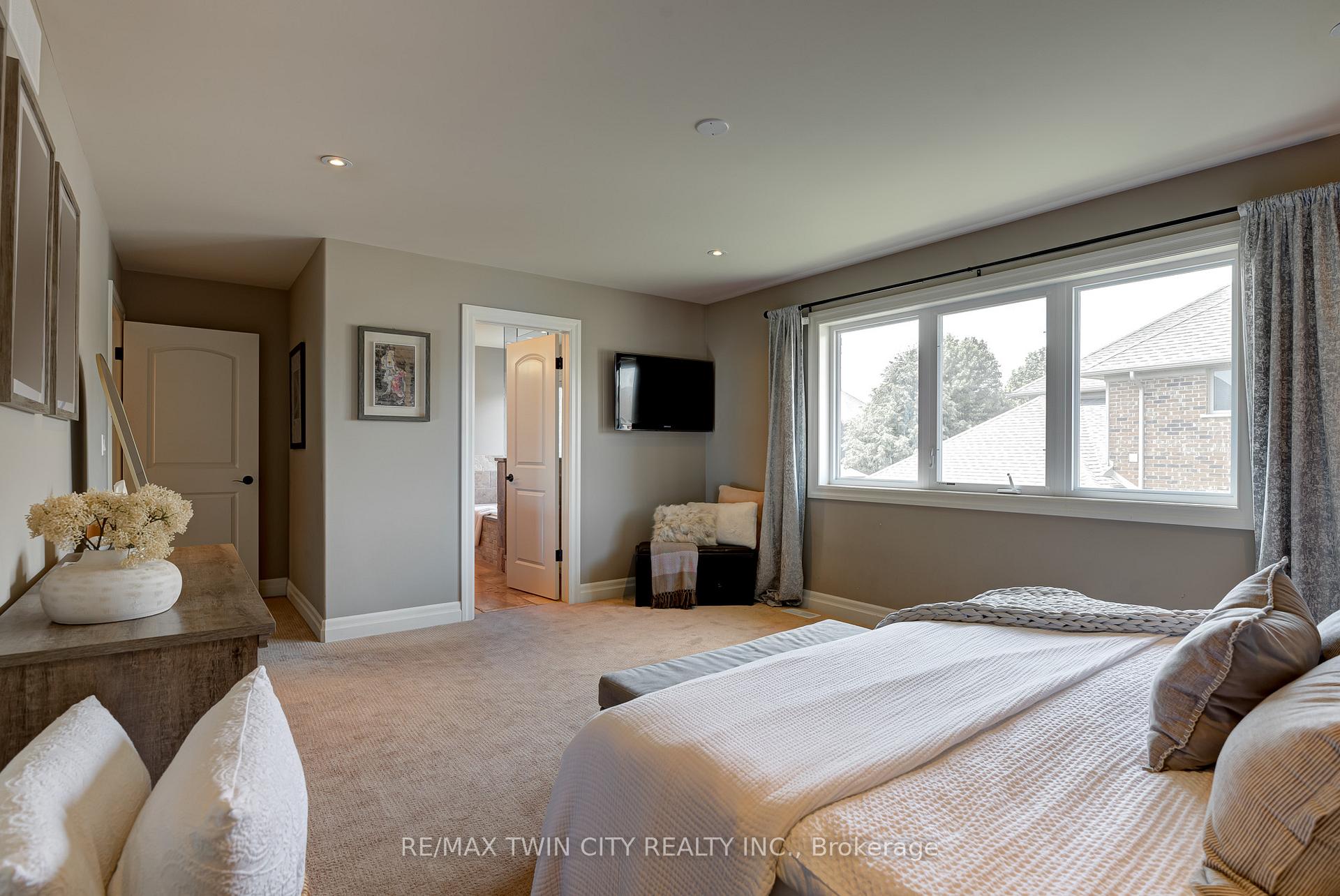Photo 24 of 832 Copper Ridge Drive, Waterloo, Eastbridge — HOMEH