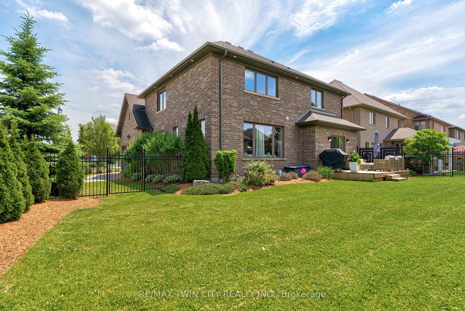 Photo 32 of 832 Copper Ridge Drive, Waterloo, Eastbridge — HOMEH