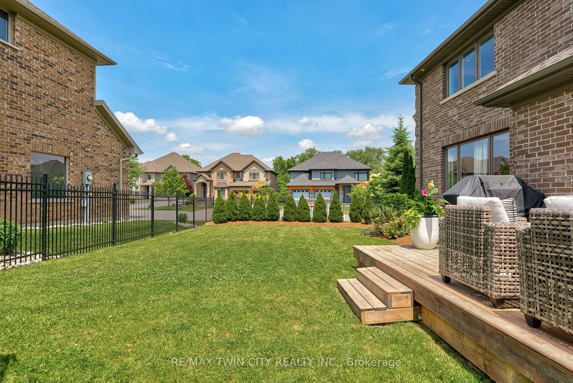 Photo 33 of 832 Copper Ridge Drive, Waterloo, Eastbridge — HOMEH