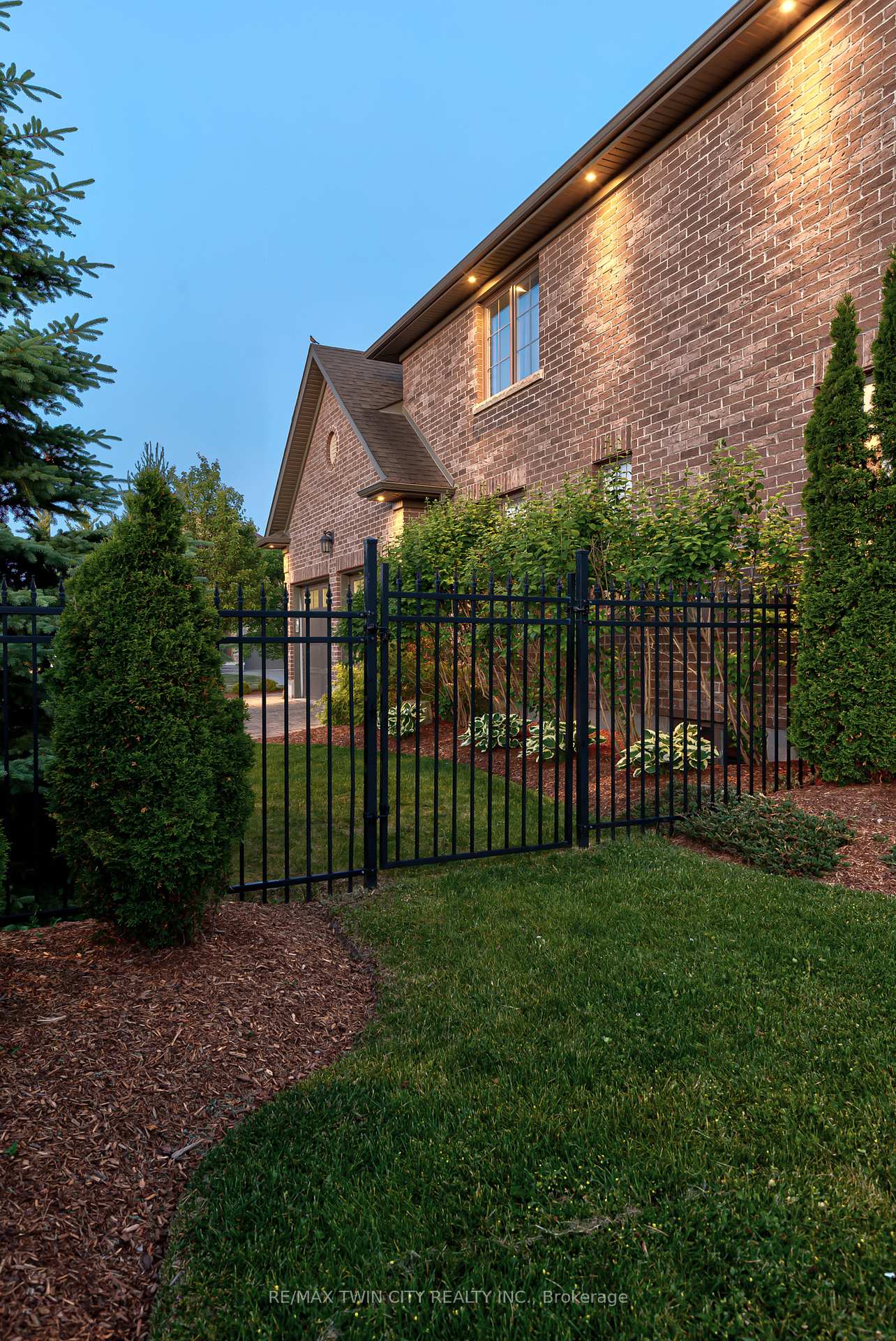 Photo 35 of 832 Copper Ridge Drive, Waterloo, Eastbridge — HOMEH