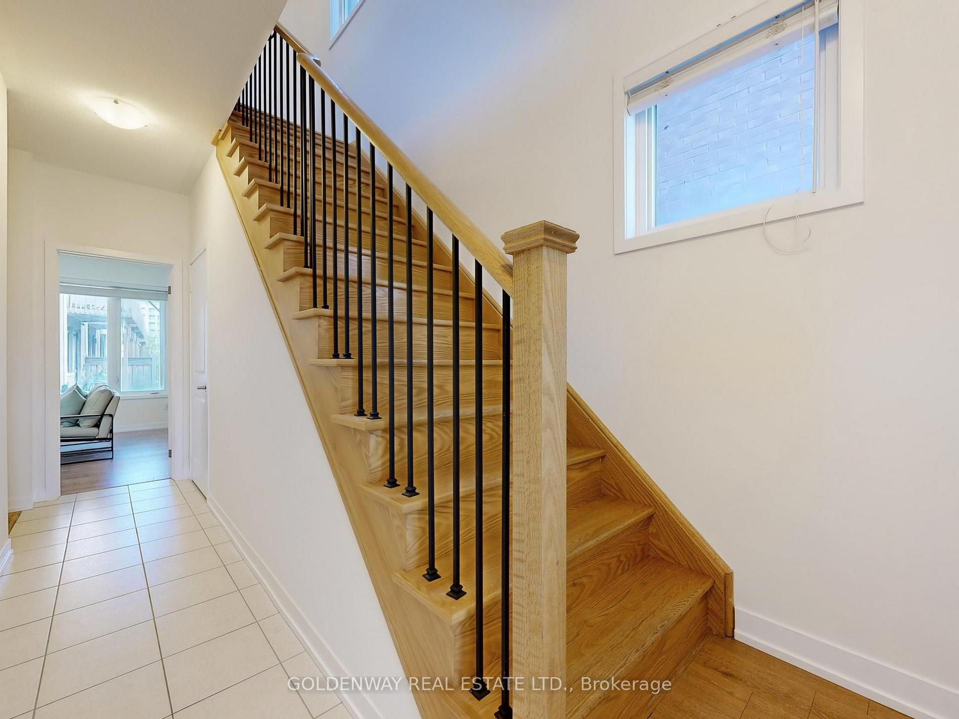 Photo 6 of 150 Salterton Circle, Vaughan, Maple — HOMEH