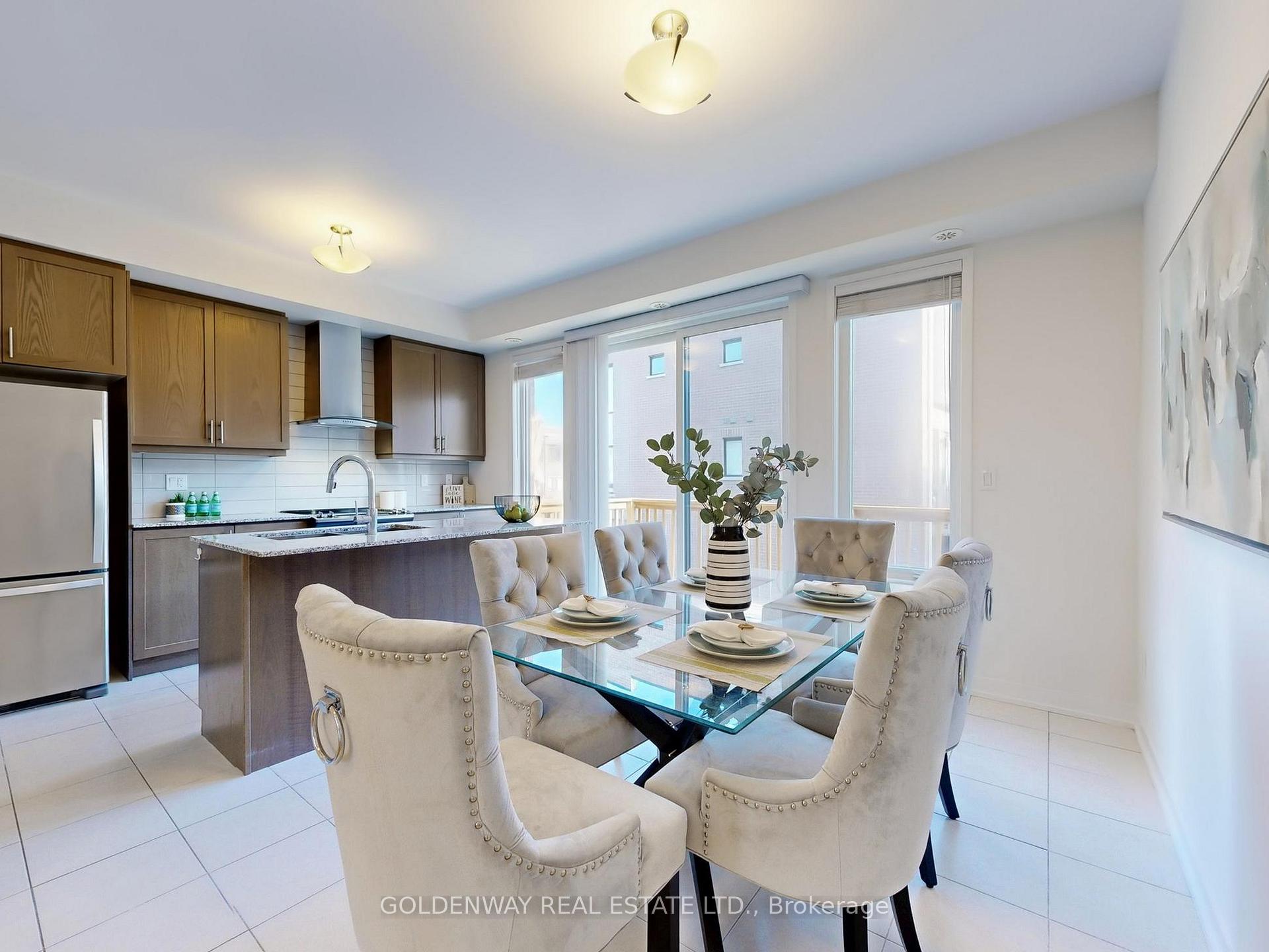 Photo 7 of 150 Salterton Circle, Vaughan, Maple — HOMEH
