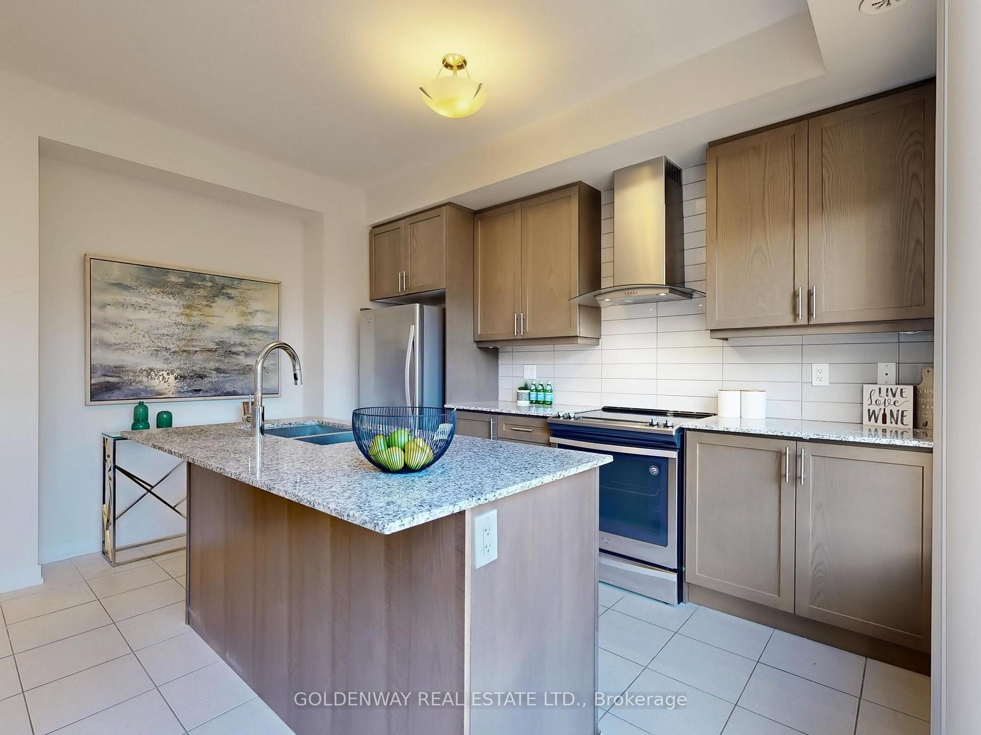 Photo 11 of 150 Salterton Circle, Vaughan, Maple — HOMEH