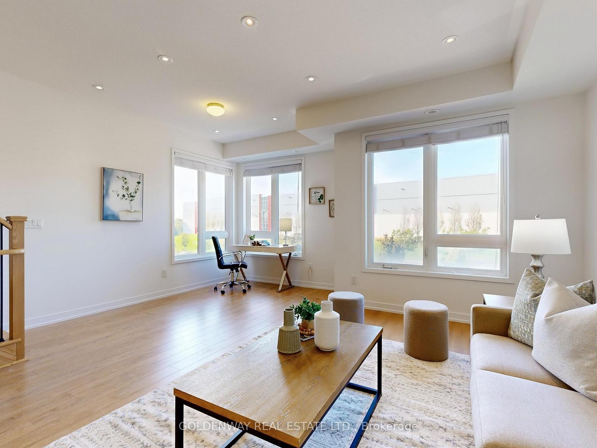 Photo 18 of 150 Salterton Circle, Vaughan, Maple — HOMEH