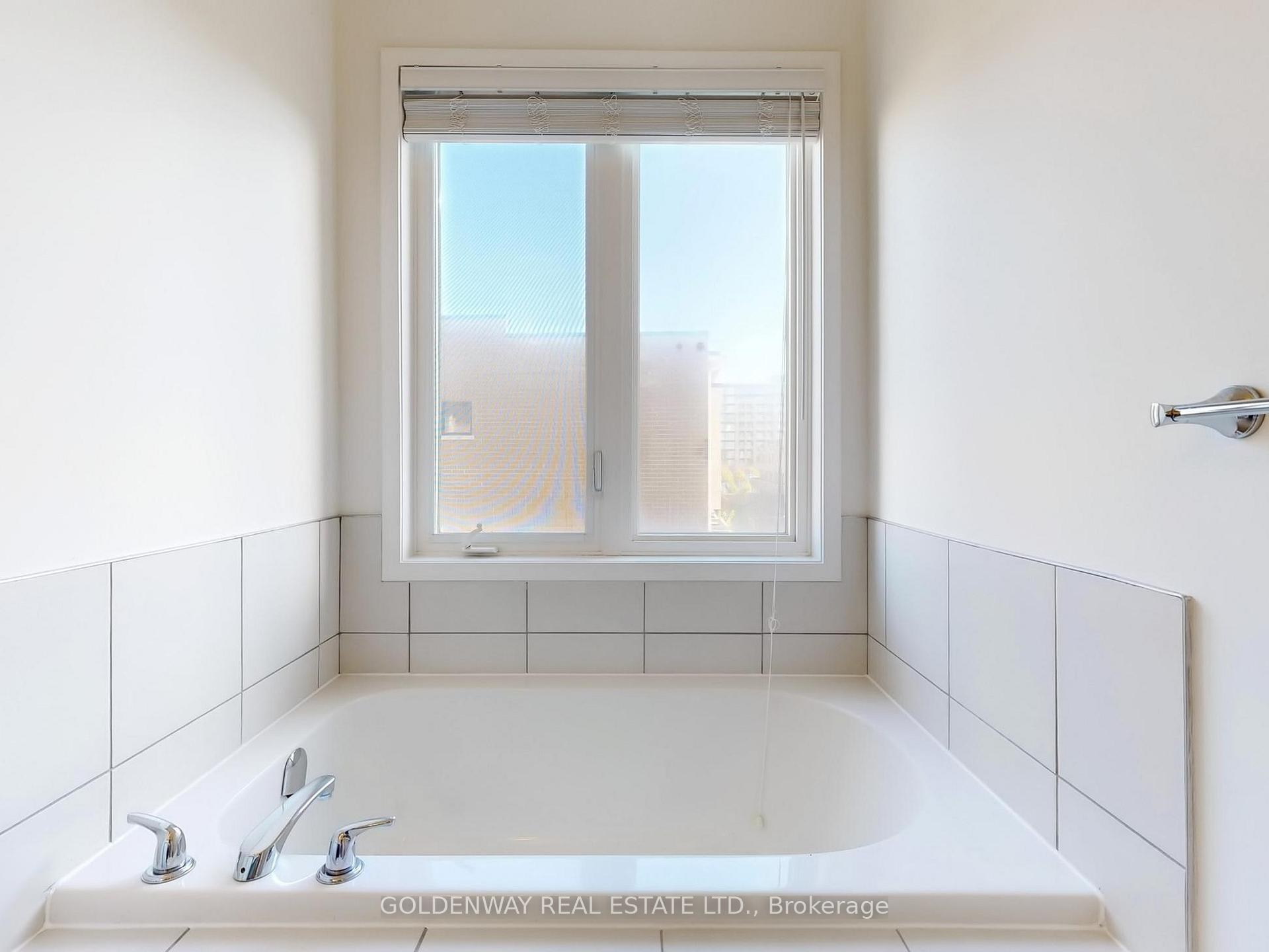 Photo 30 of 150 Salterton Circle, Vaughan, Maple — HOMEH